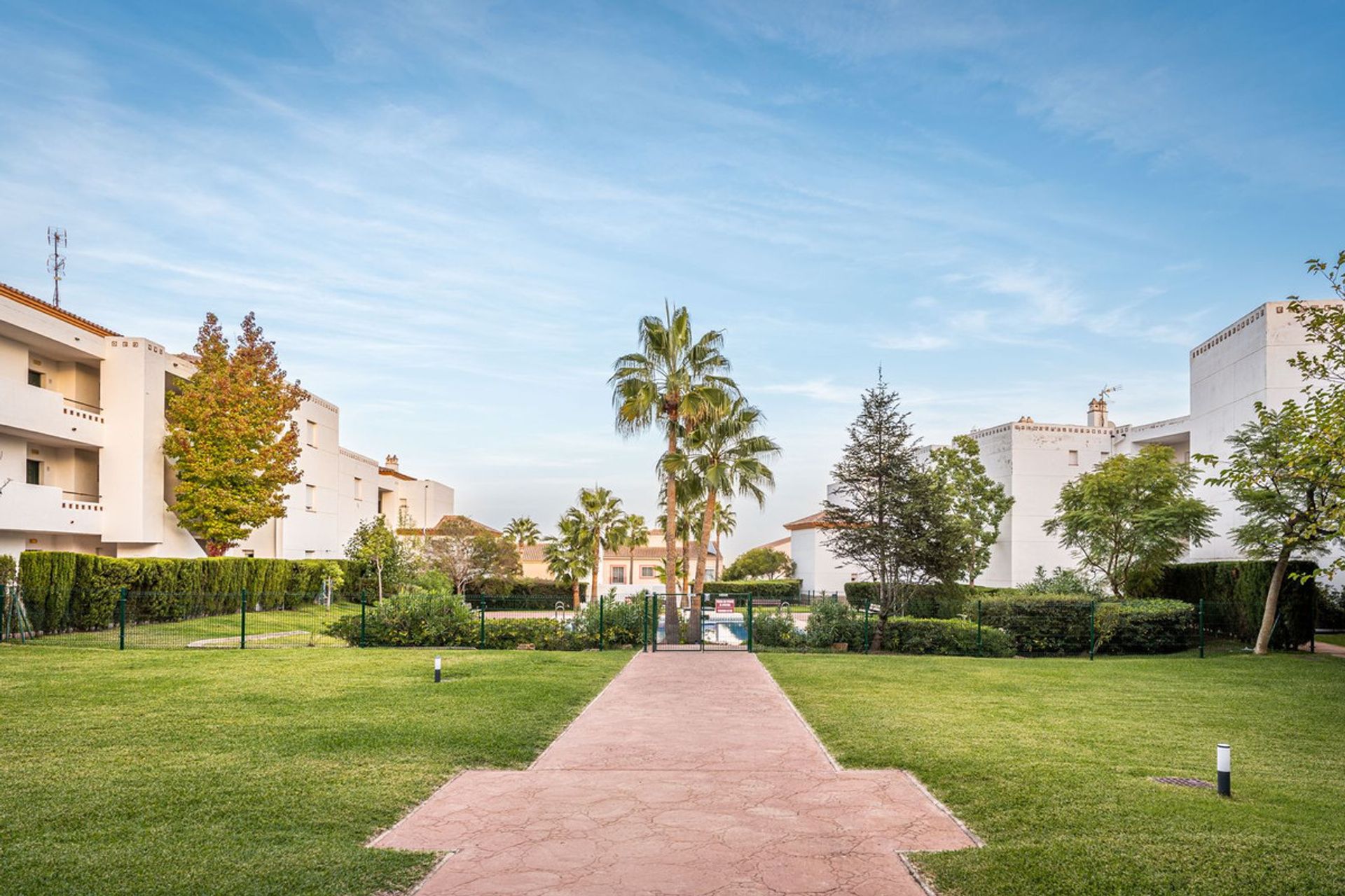 Condominium in La Alcaidesa, Andalusia 11364983