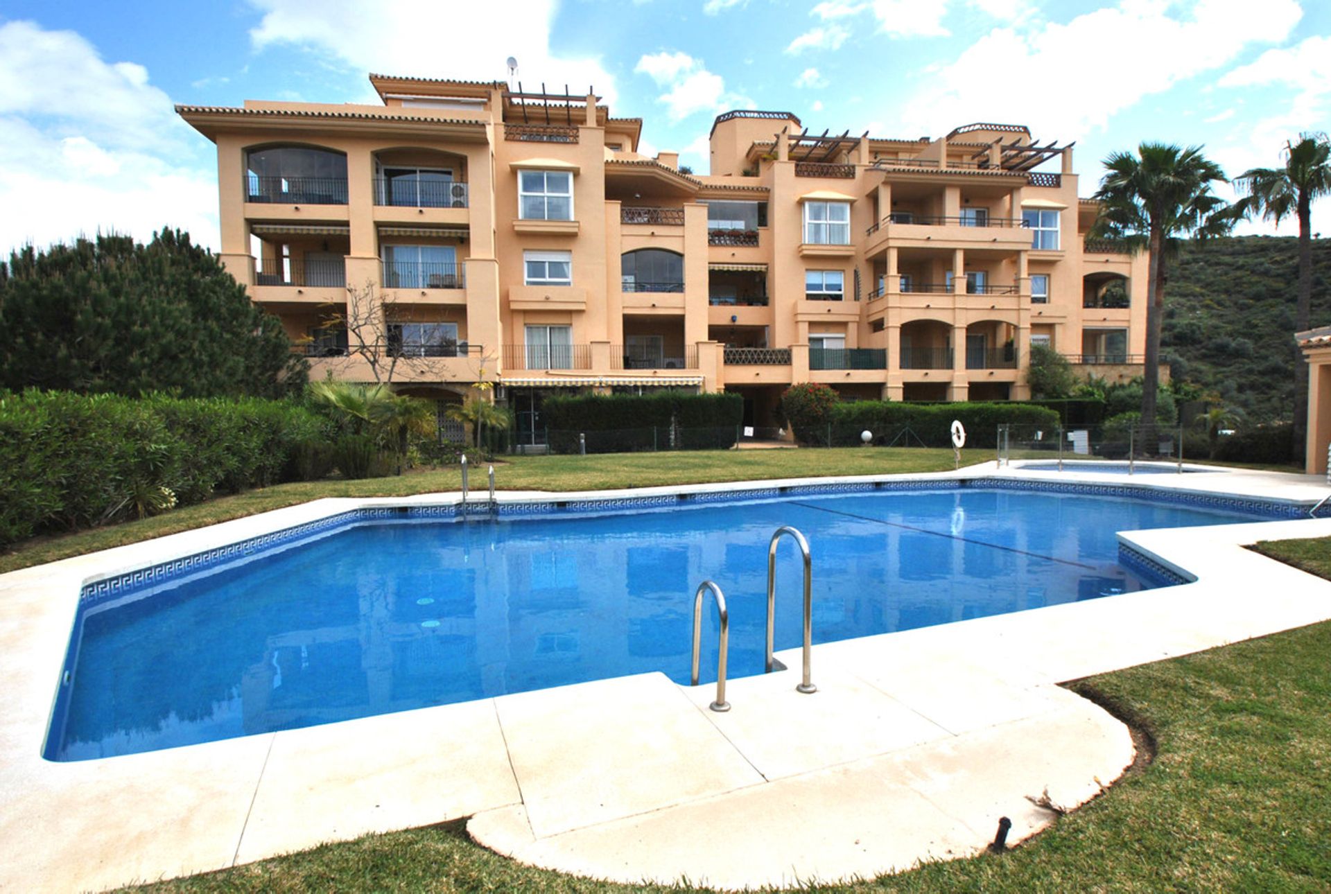 Condominium in Fuengirola, Andalusia 11365976