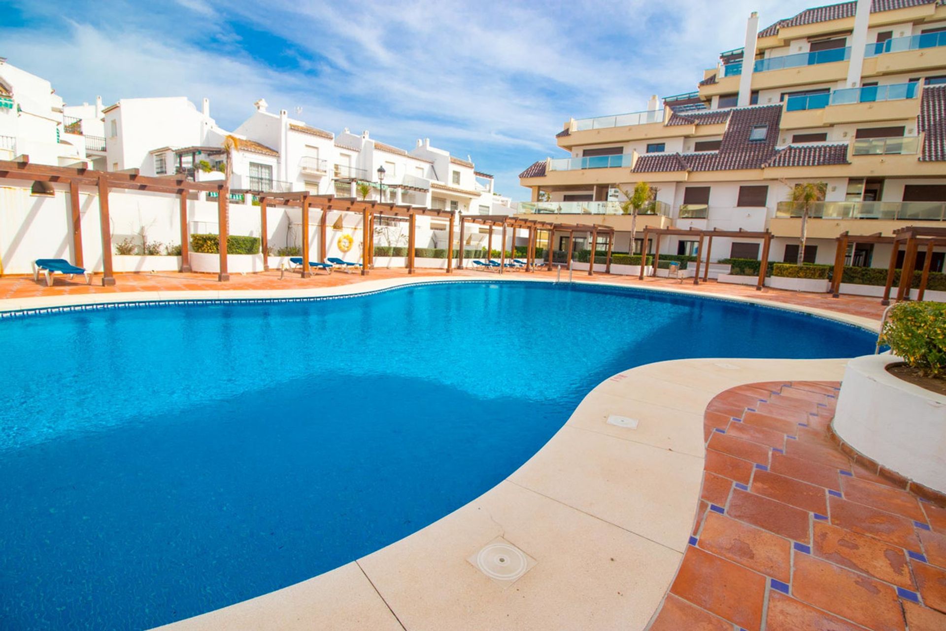 Condominio en Puerto de la Duquesa, Andalusia 11367469