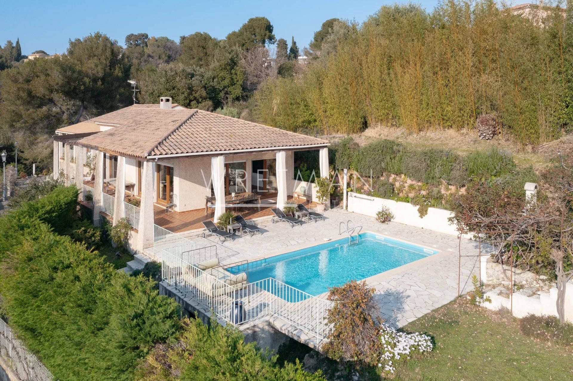 Residenziale nel Cagnes-sur-Mer, Alpes-Maritimes 11371329