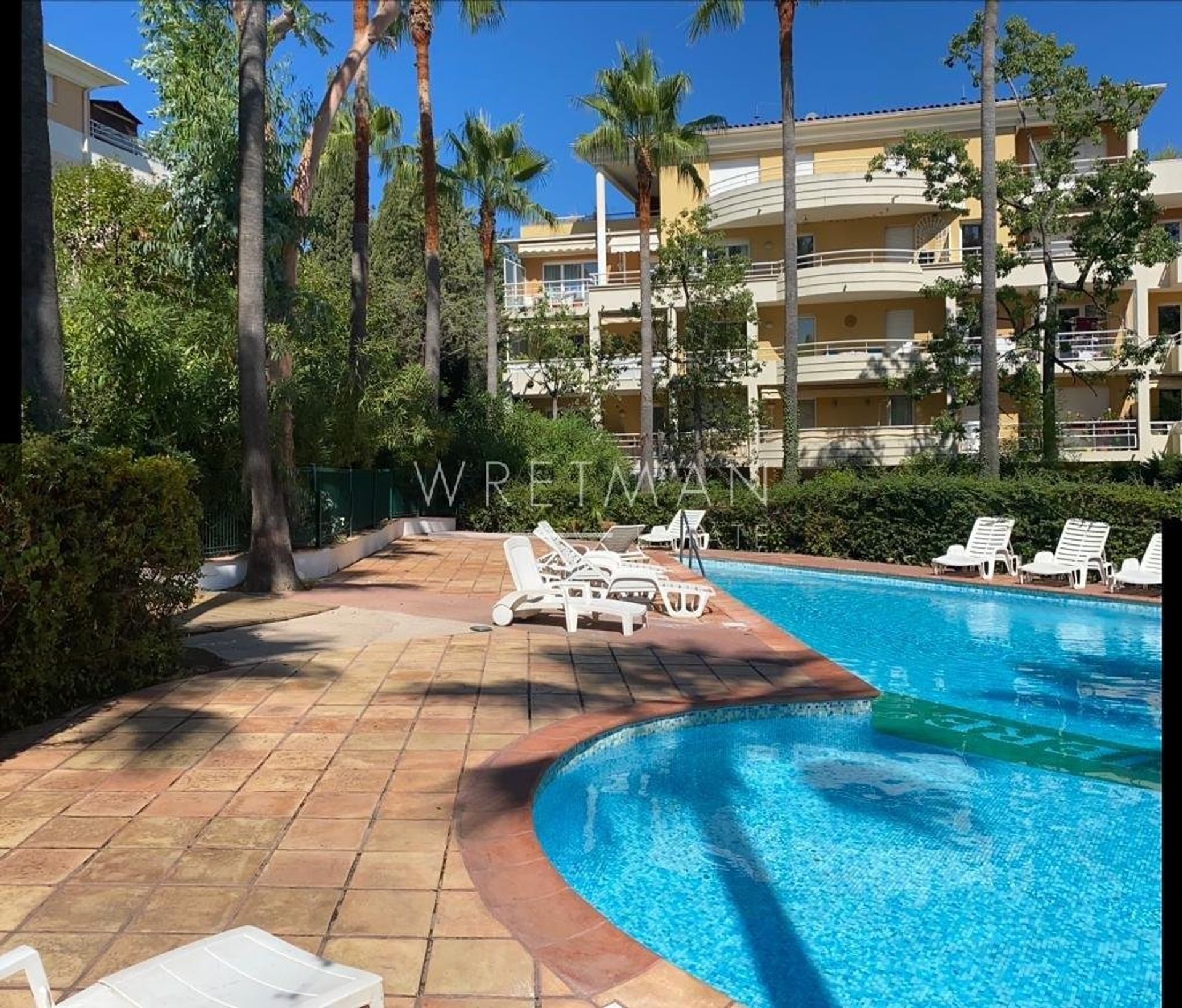 Condominium in La Roquette-sur-Siagne, Provence-Alpes-Cote d'Azur 11371350