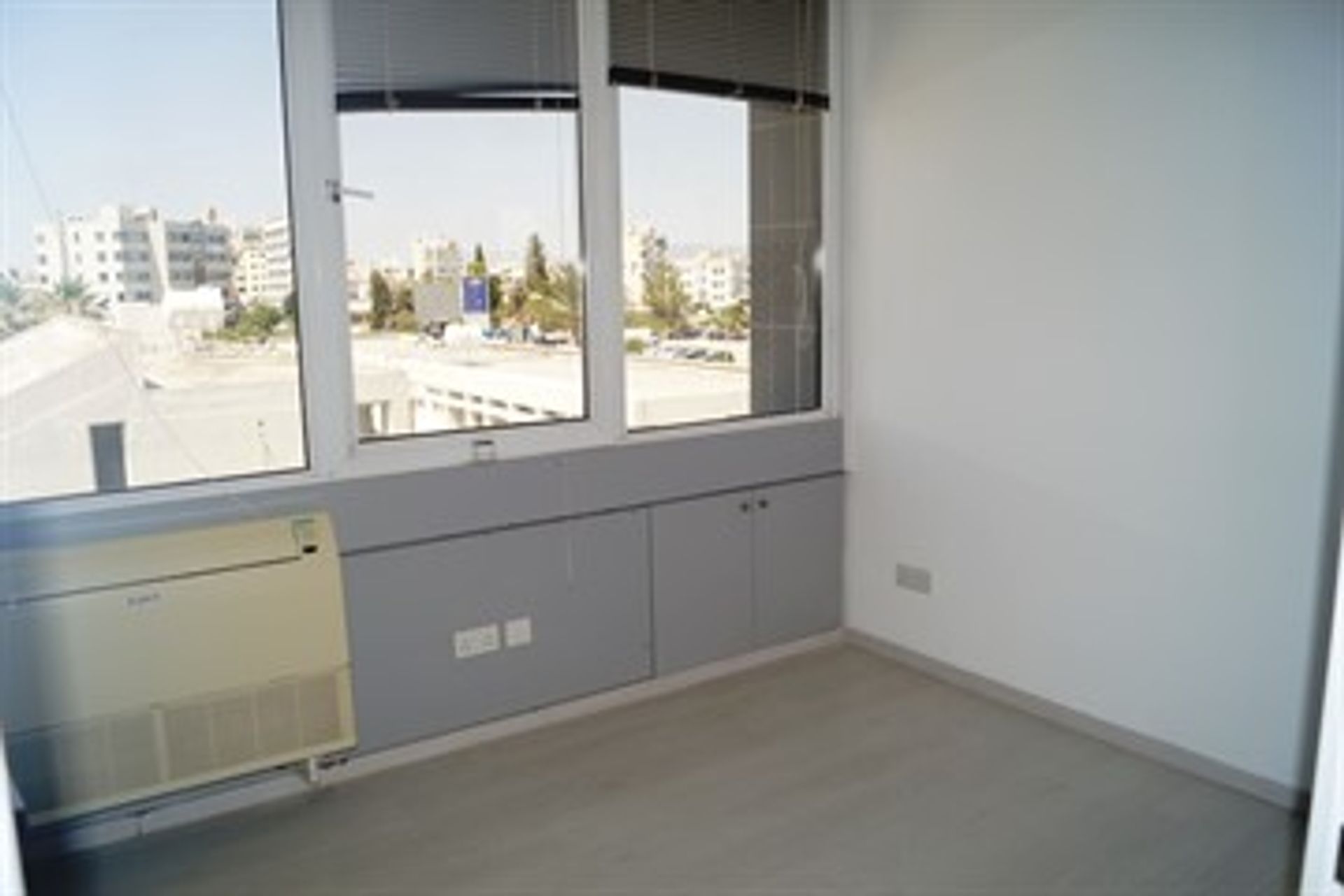 Kontor i Strovolos, Nicosia 11372046