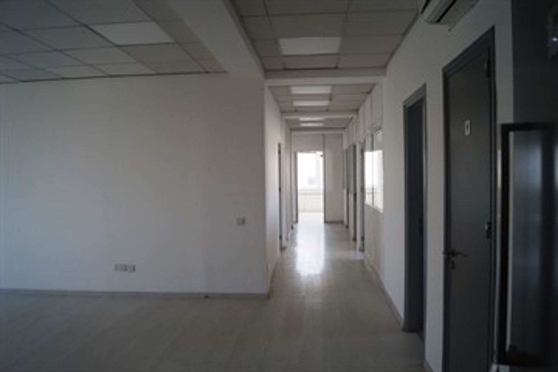 Γραφείο σε Strovolos, Nicosia 11372046