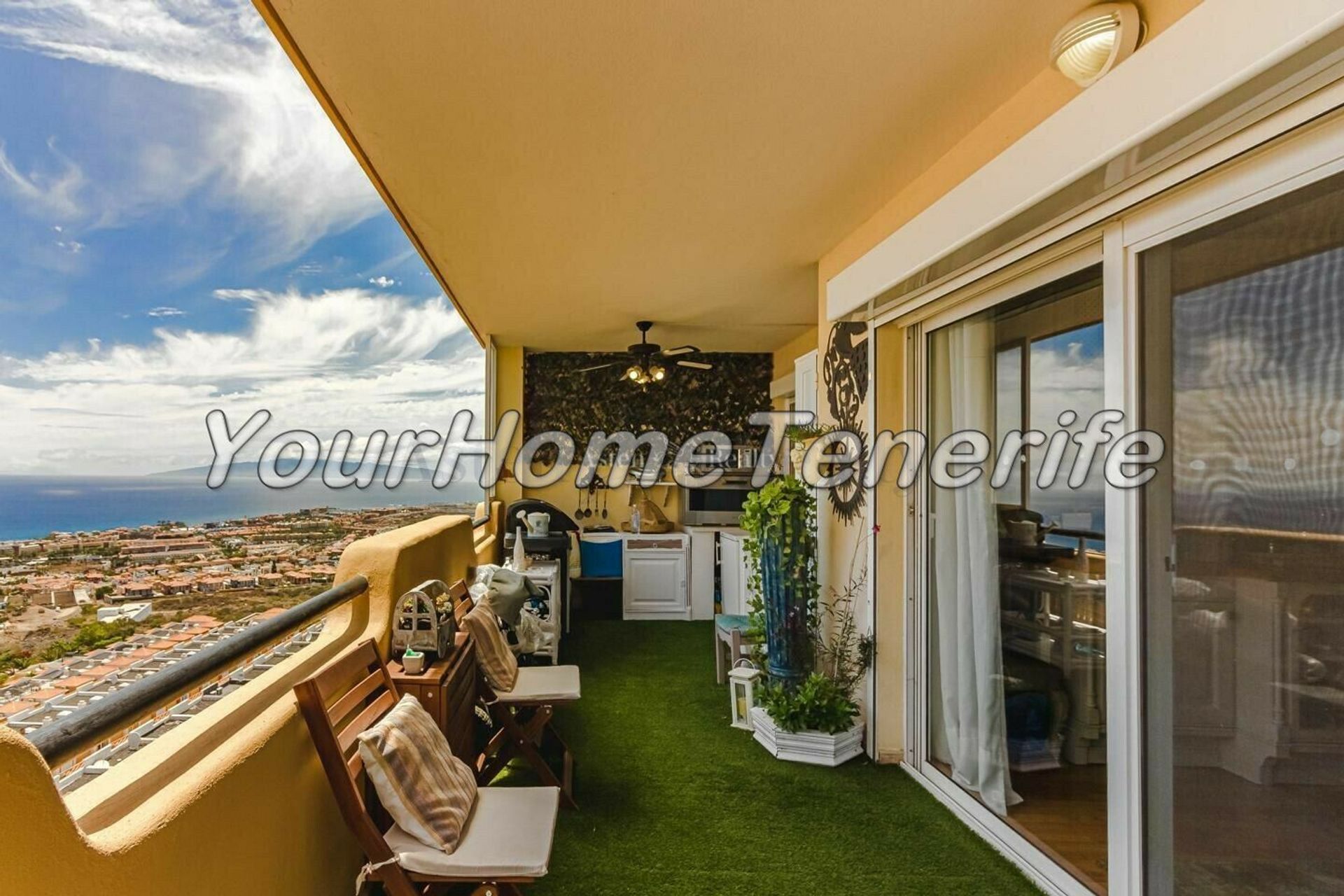 Condominium in Adeje, Canary Islands 11378916