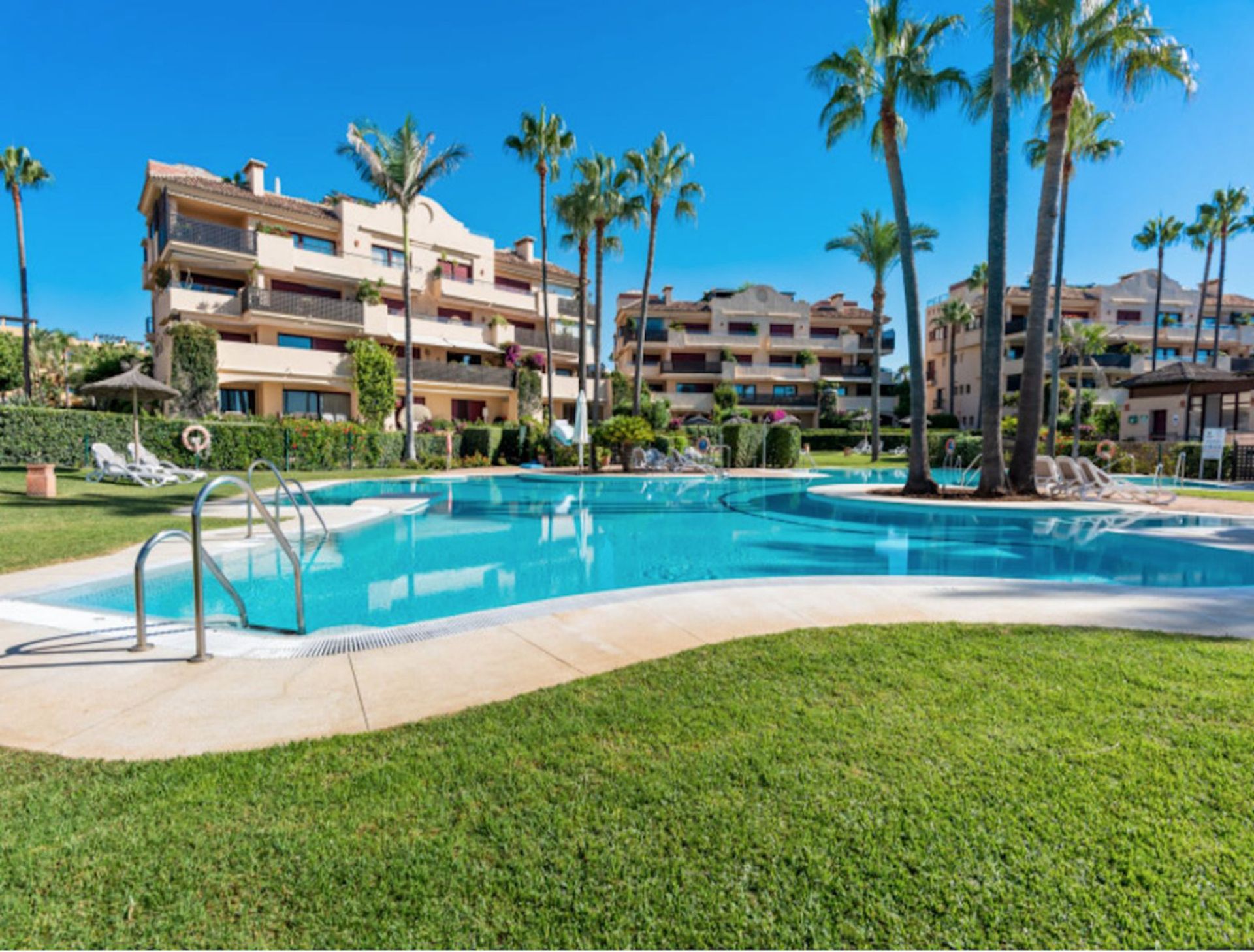 Condominium in Estepona, Andalusia 11379939