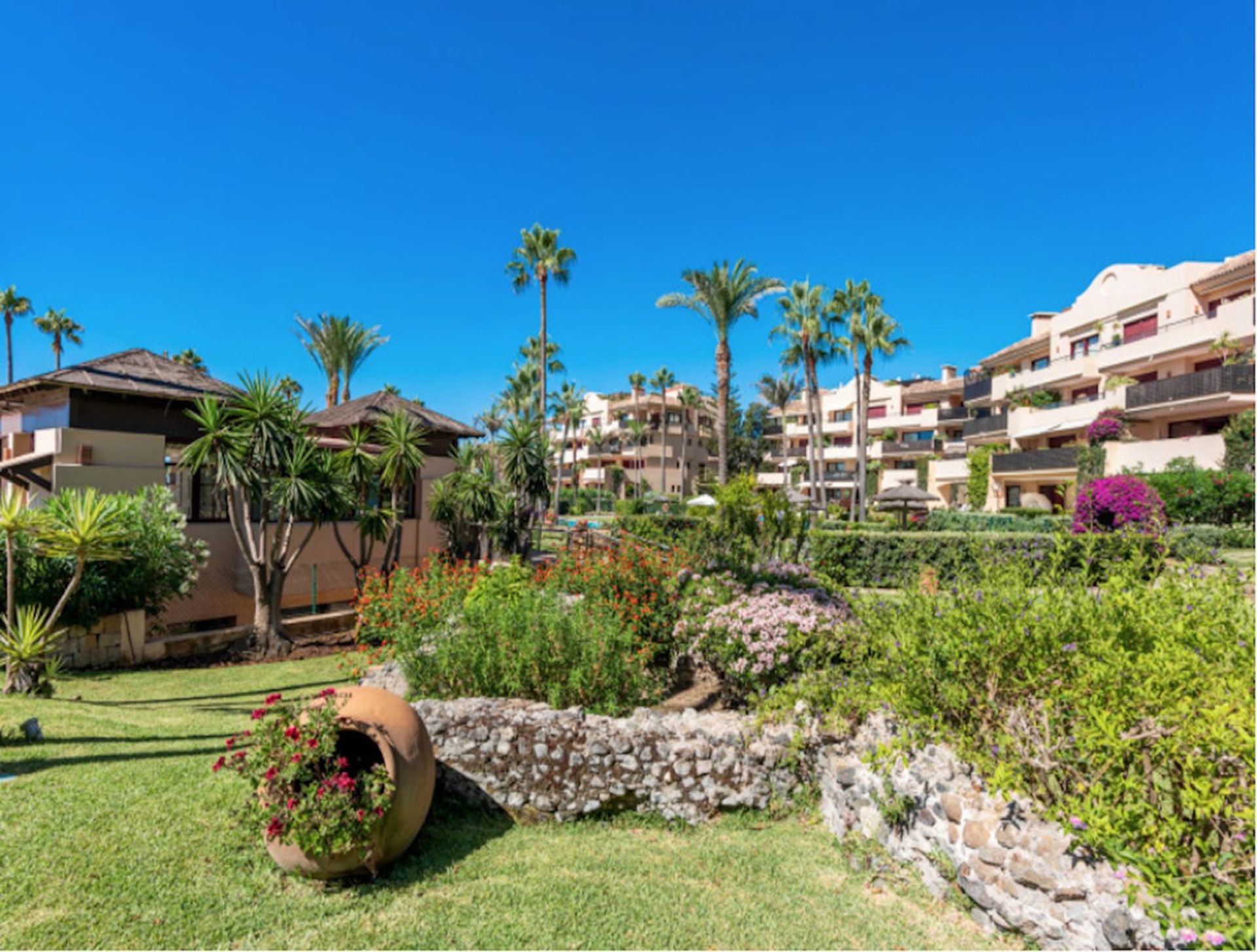 Condominium in Estepona, Andalusia 11379939