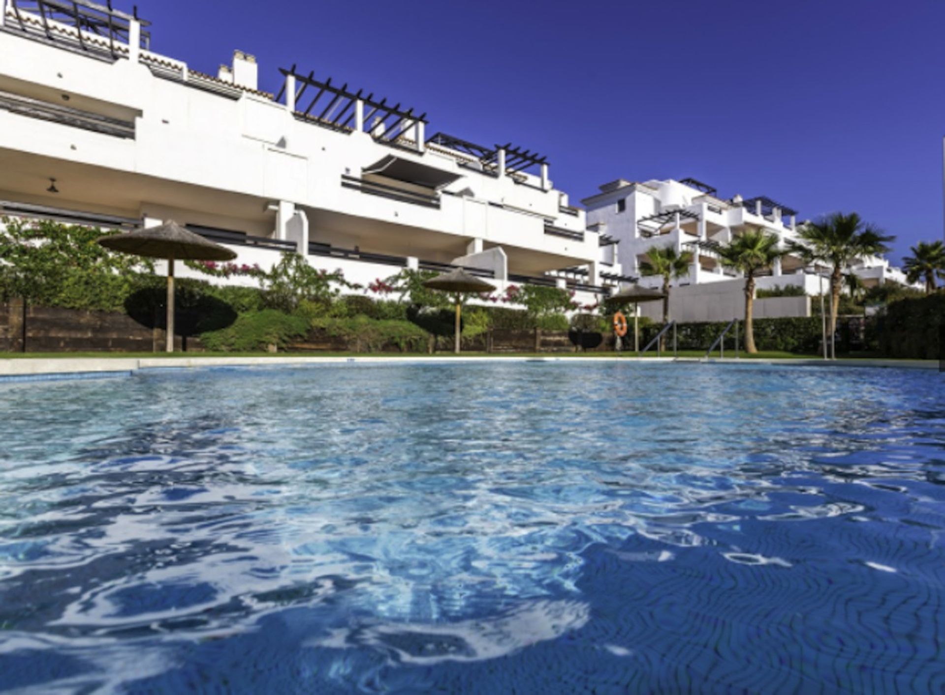 Condominium in San Luis de Sabinillas, Andalusia 11383632