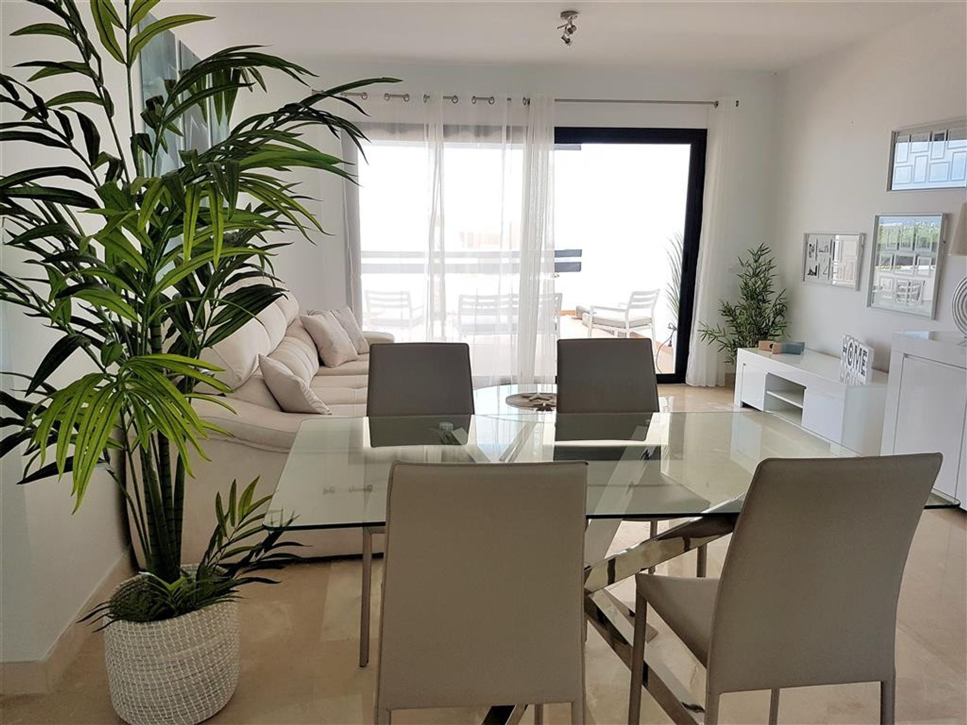 Condominium dans , Andalucía 11385329