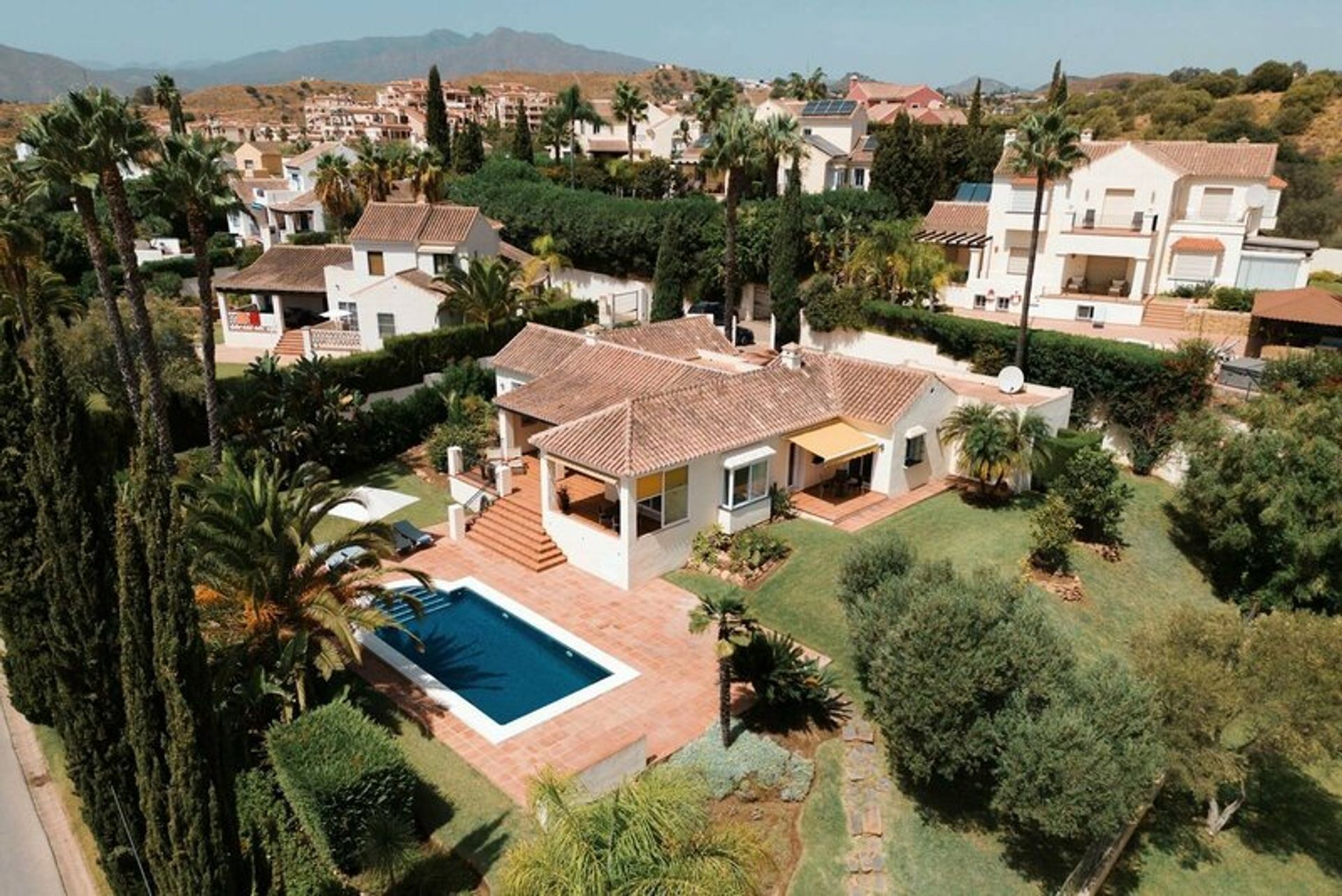 Casa nel Fuengirola, Andalusia 11386456