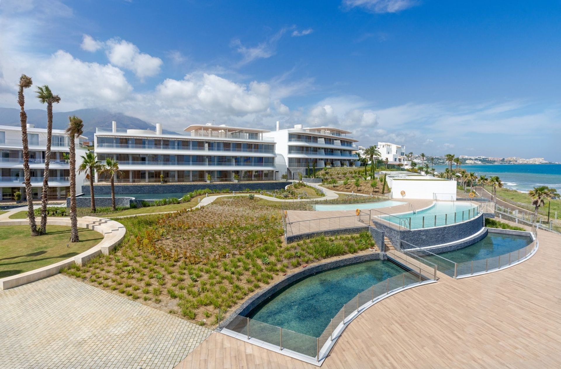 Condominium in Estepona, Andalucía 11387018