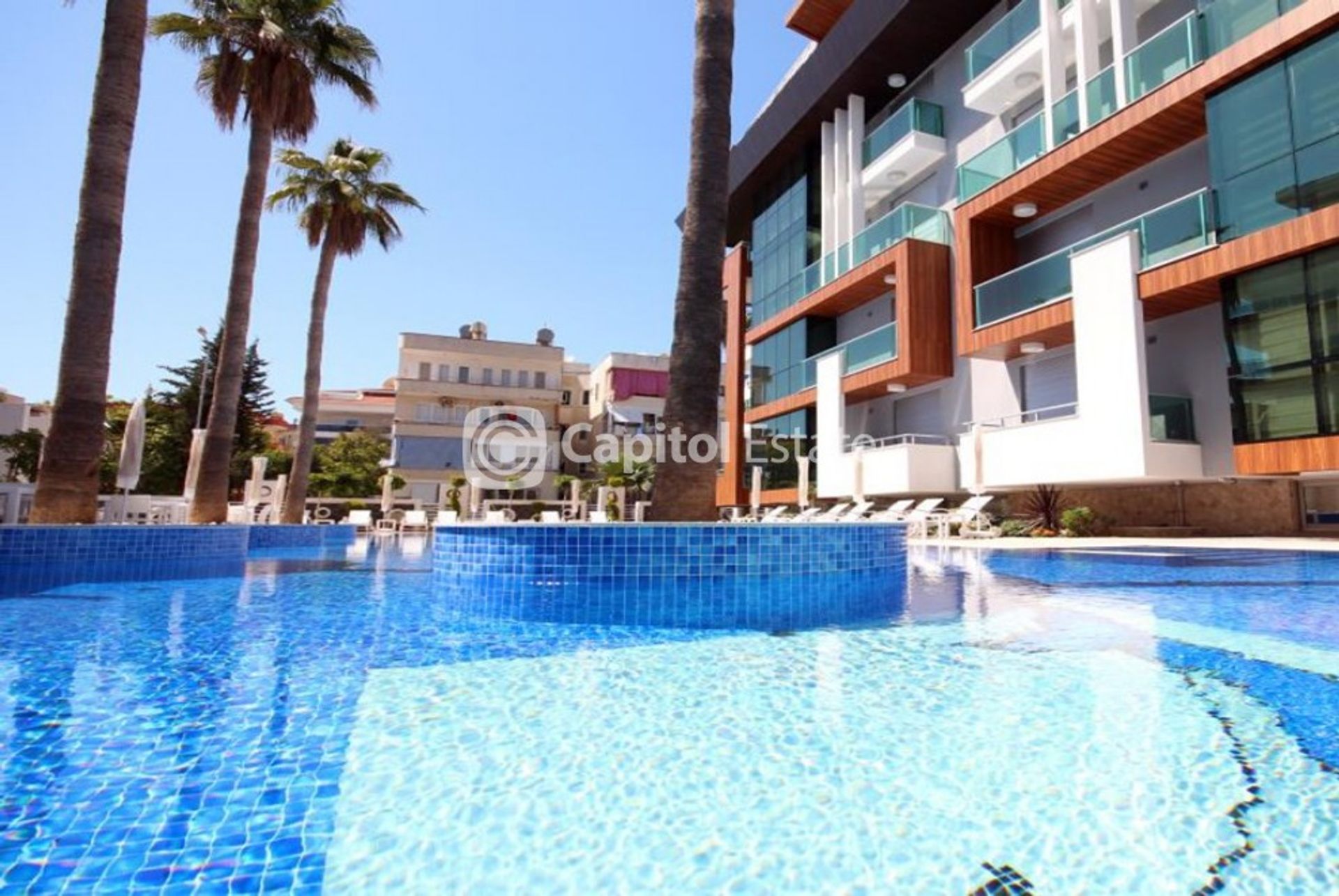 Condominio en Oba, Antalya 11389611