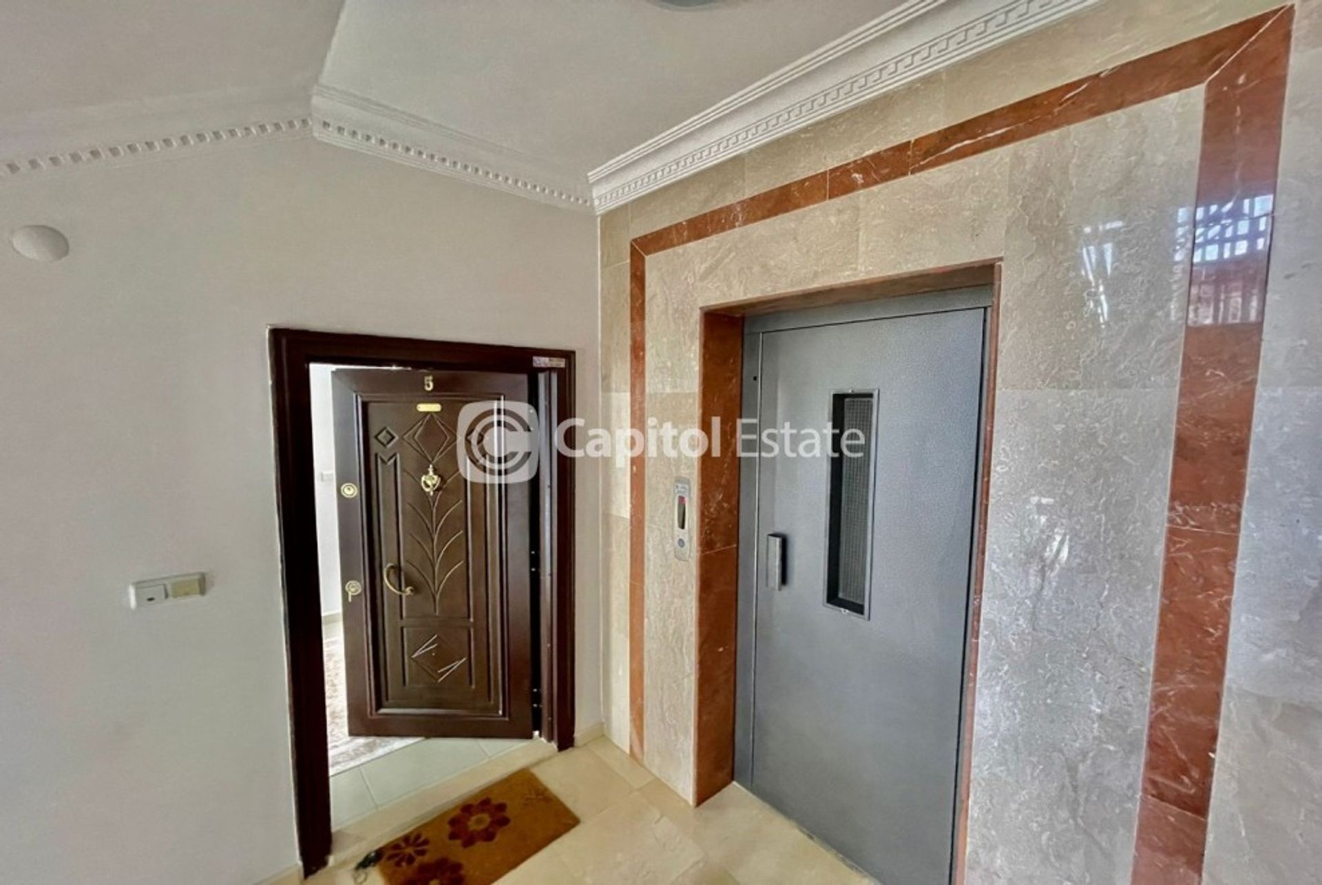 Condominio en Oba, Antalya 11389688