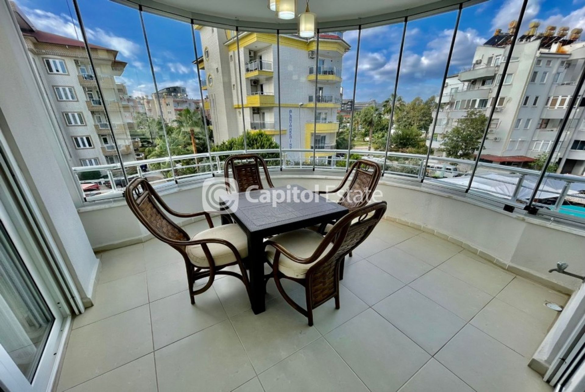 Condominio en Oba, Antalya 11389688