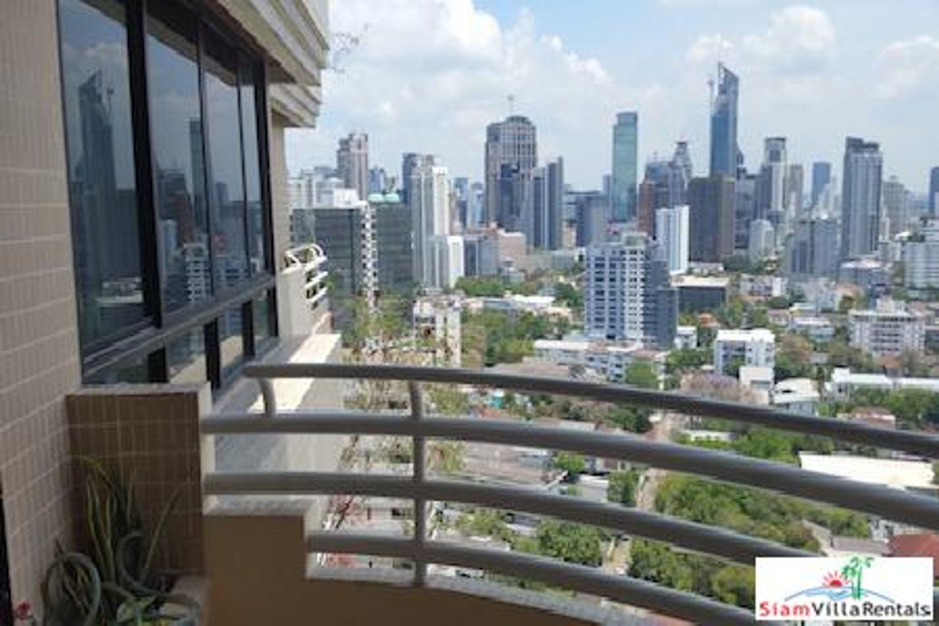 Condominium in Watthana, Krung Thep Maha Nakhon 11391219