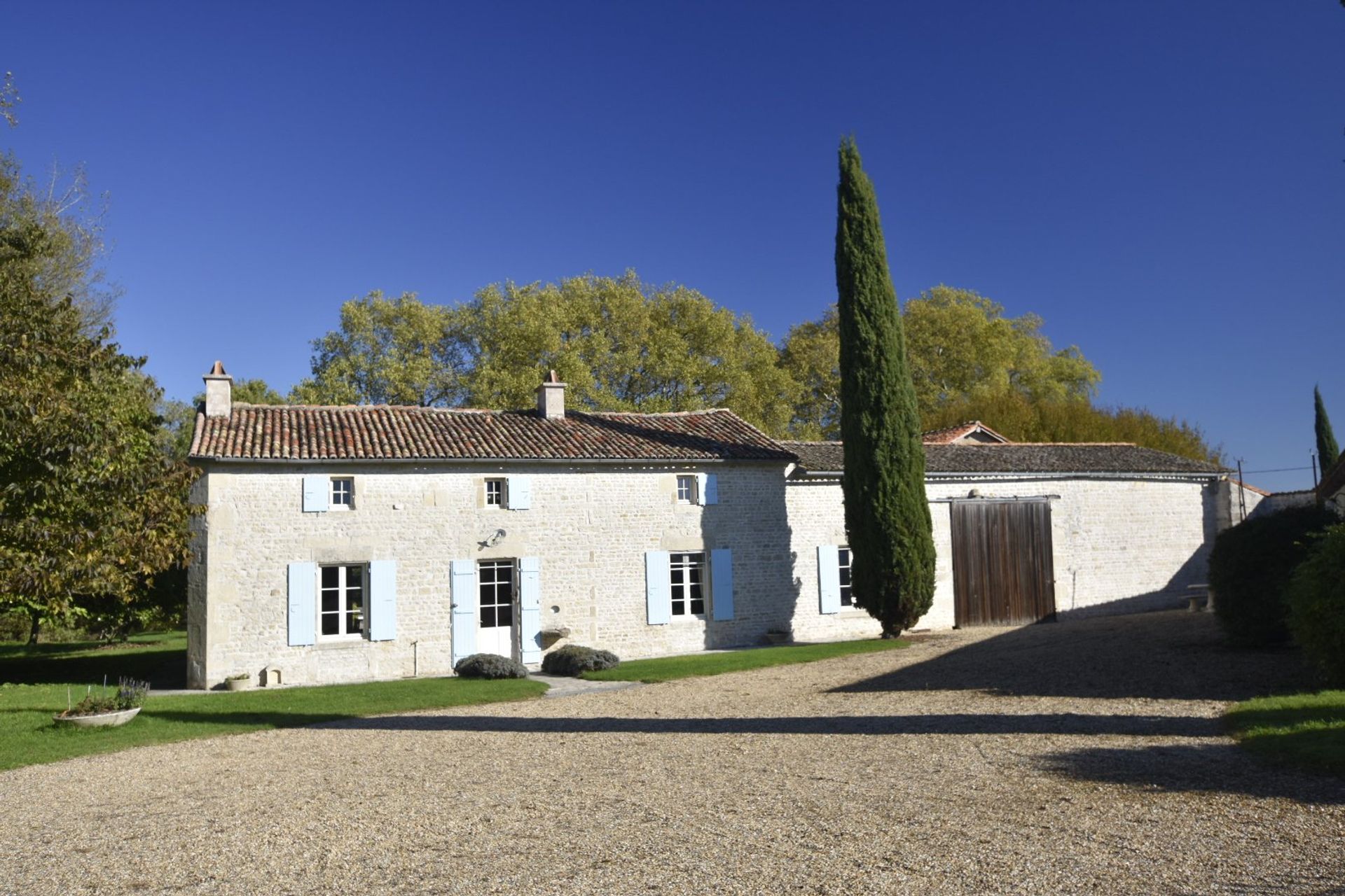 Outro no Chef-Boutonne, Nouvelle-Aquitaine 11392409