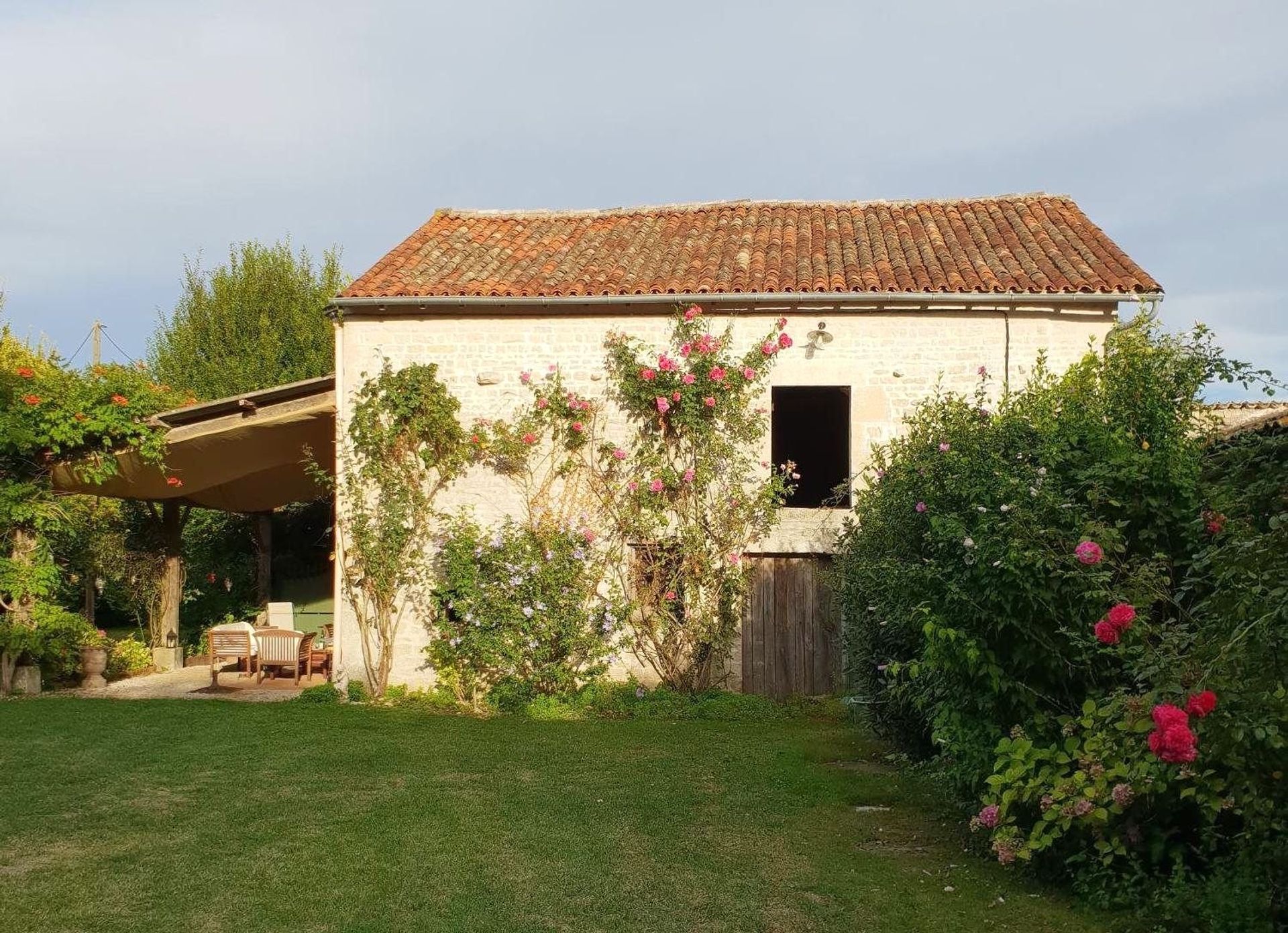 Outro no Chef-Boutonne, Nouvelle-Aquitaine 11392409