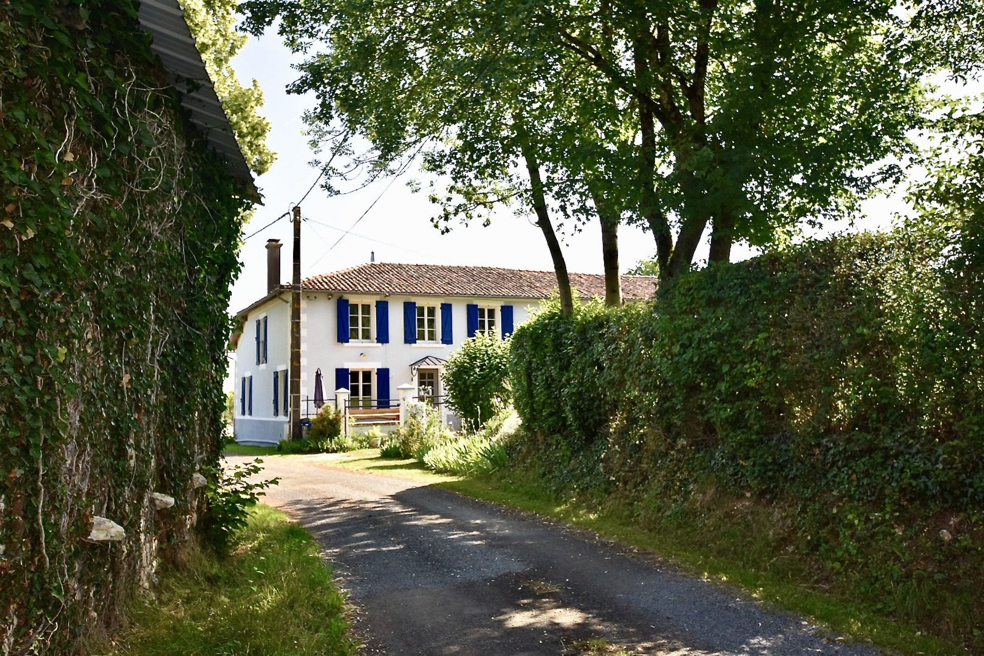 Condominium in Lezay, Nouvelle-Aquitaine 11392425