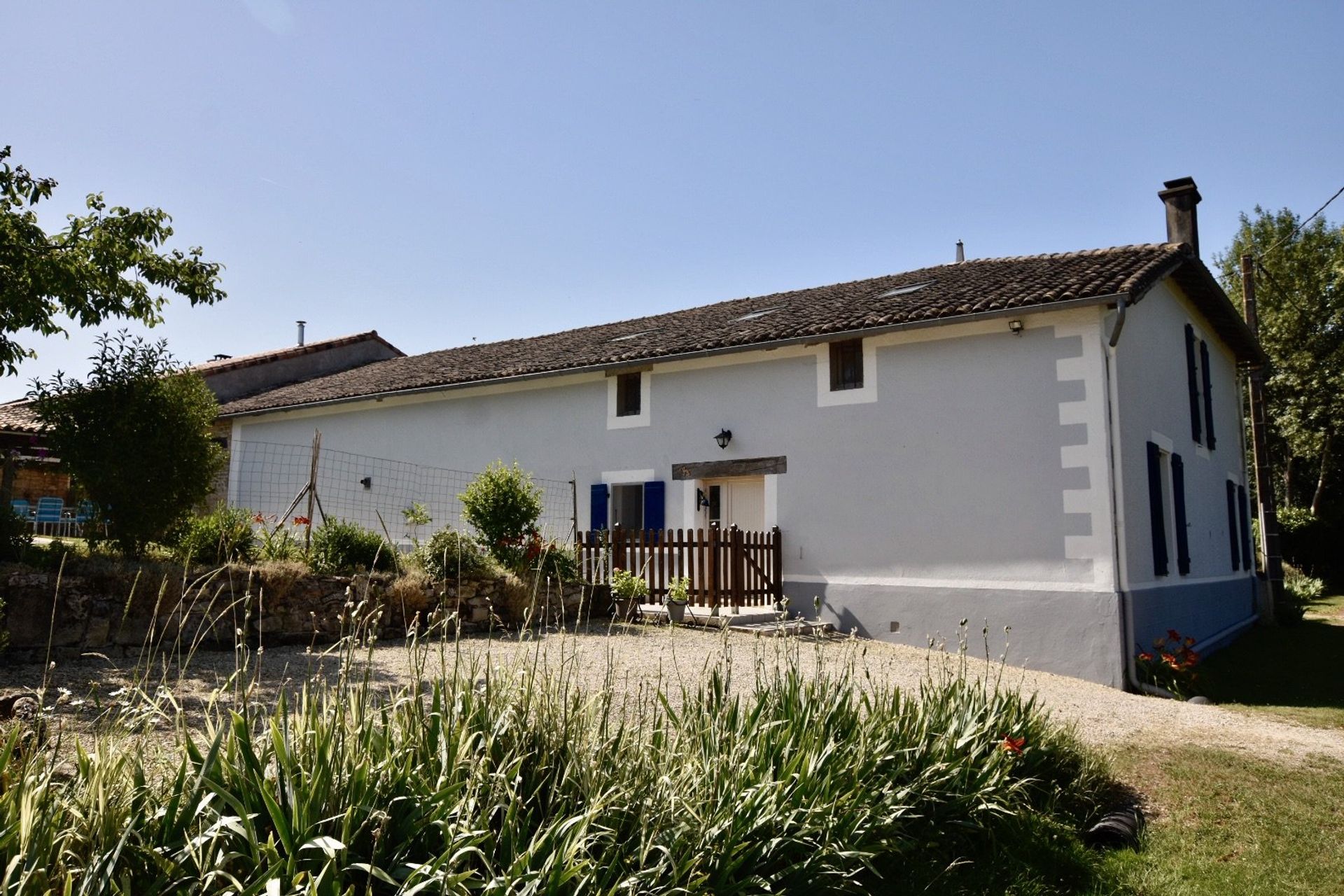 Condominium in Lezay, Nouvelle-Aquitaine 11392425