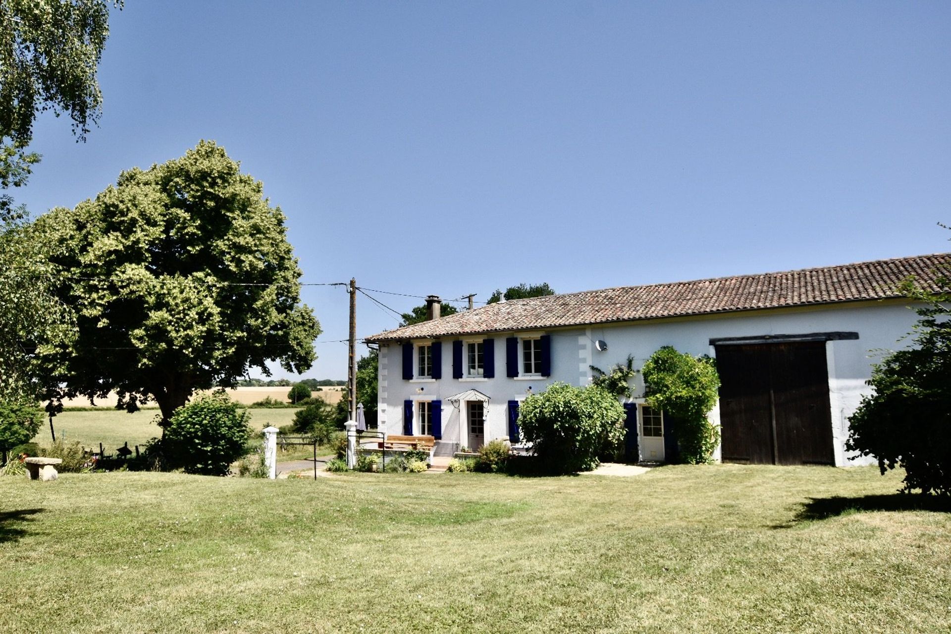 Condominium in Lezay, Nouvelle-Aquitaine 11392425