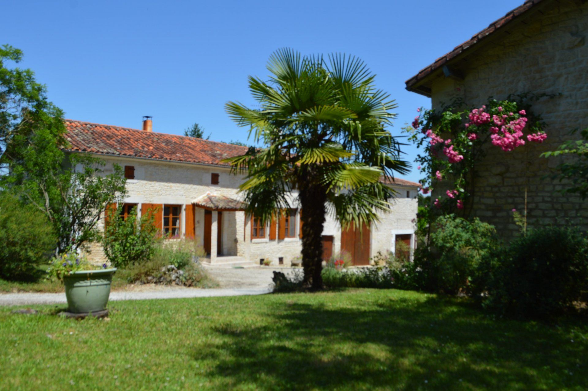 casa en Ruffec, Nouvelle-Aquitaine 11392447