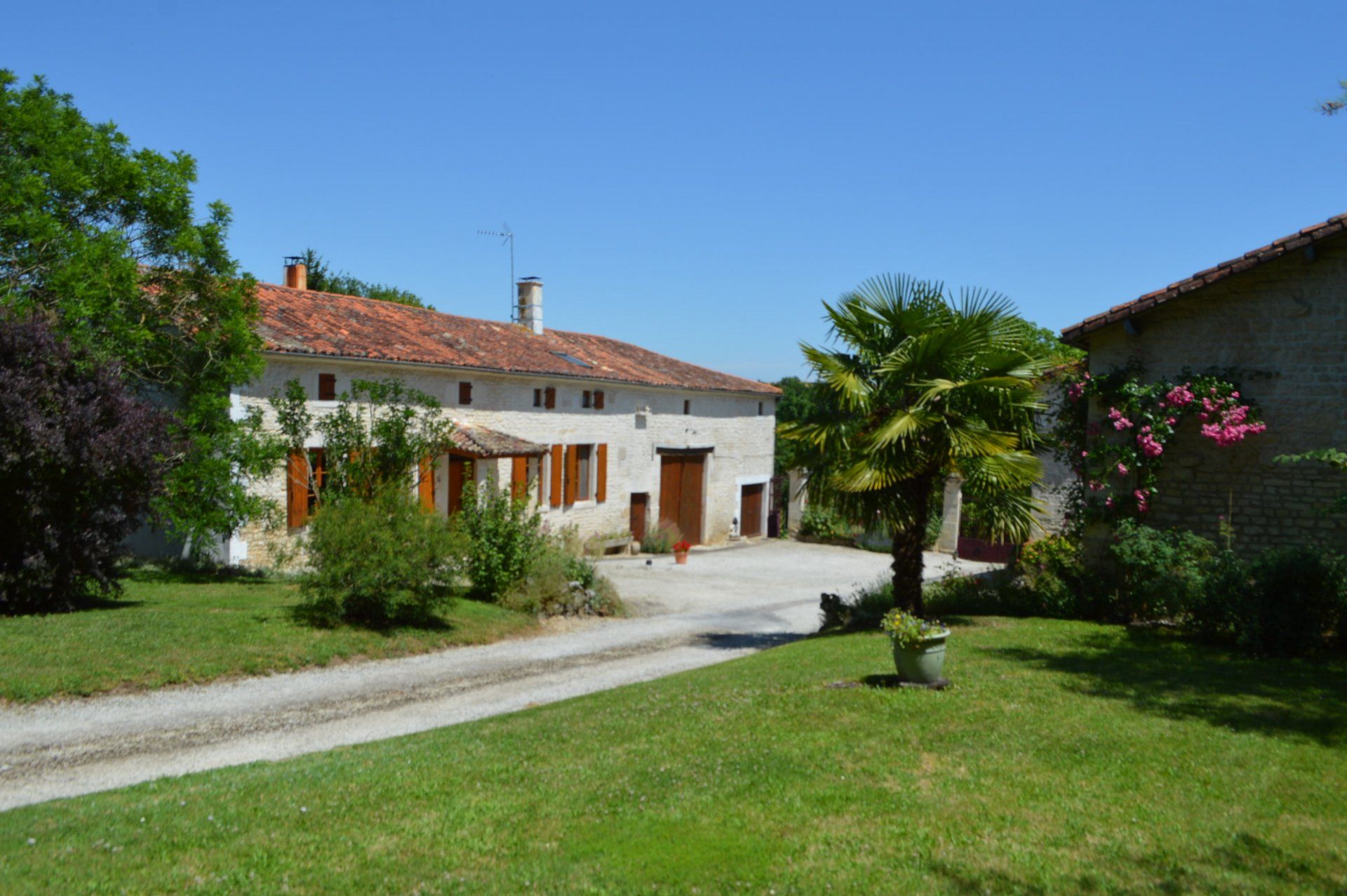 casa en Ruffec, Nouvelle-Aquitaine 11392447