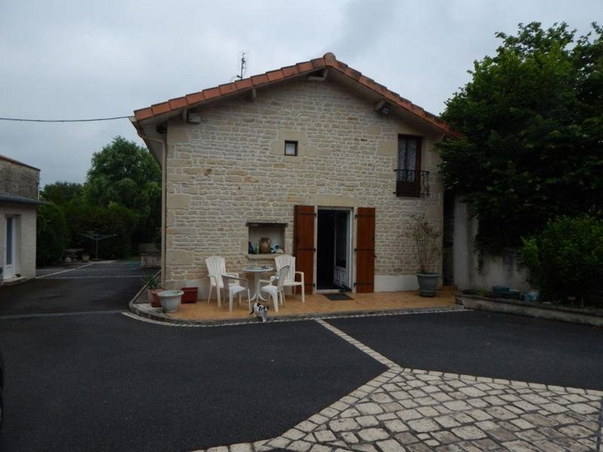 House in Bessé, Nouvelle-Aquitaine 11392452