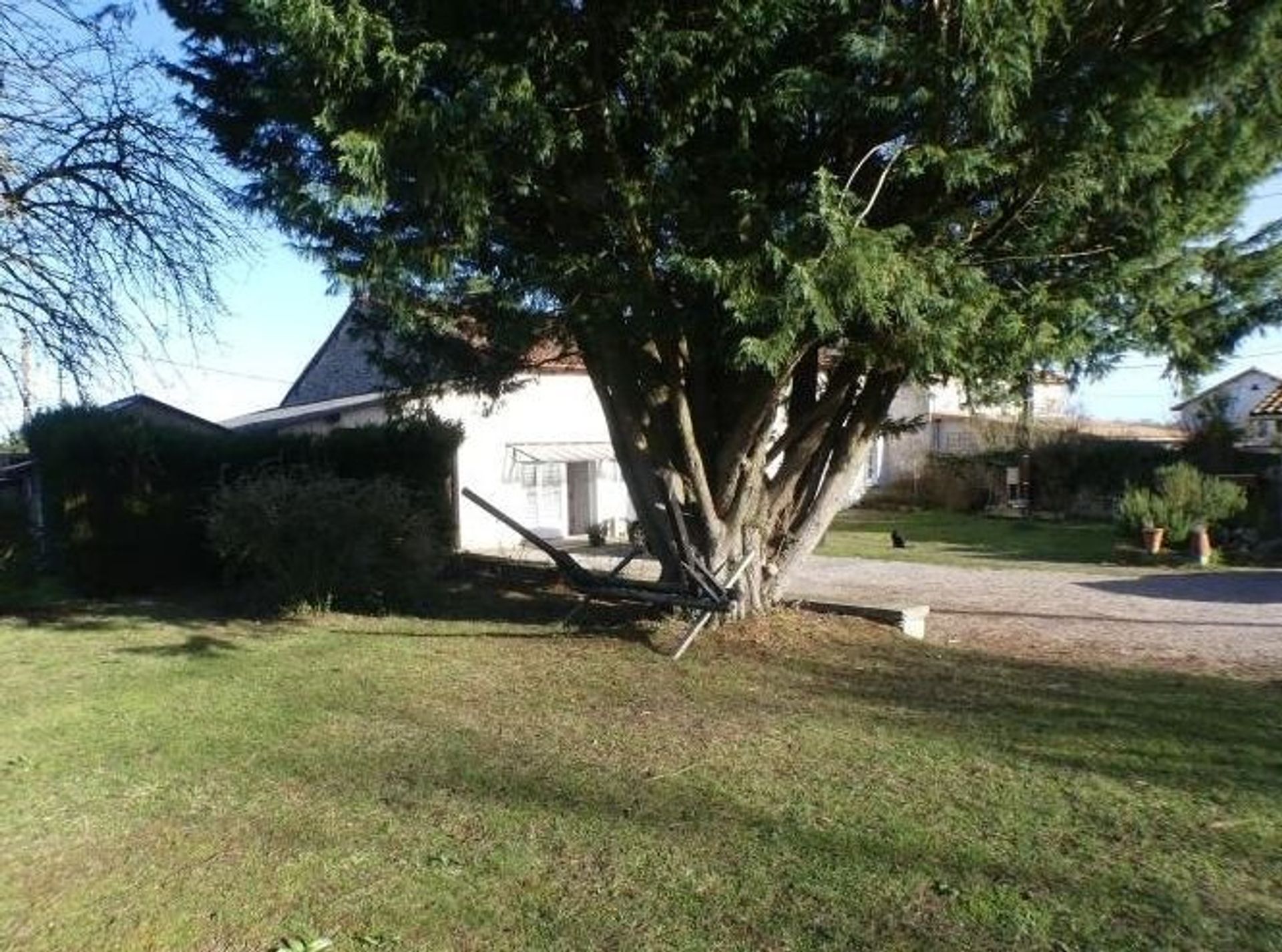 casa en Ruffec, Nouvelle-Aquitaine 11392515