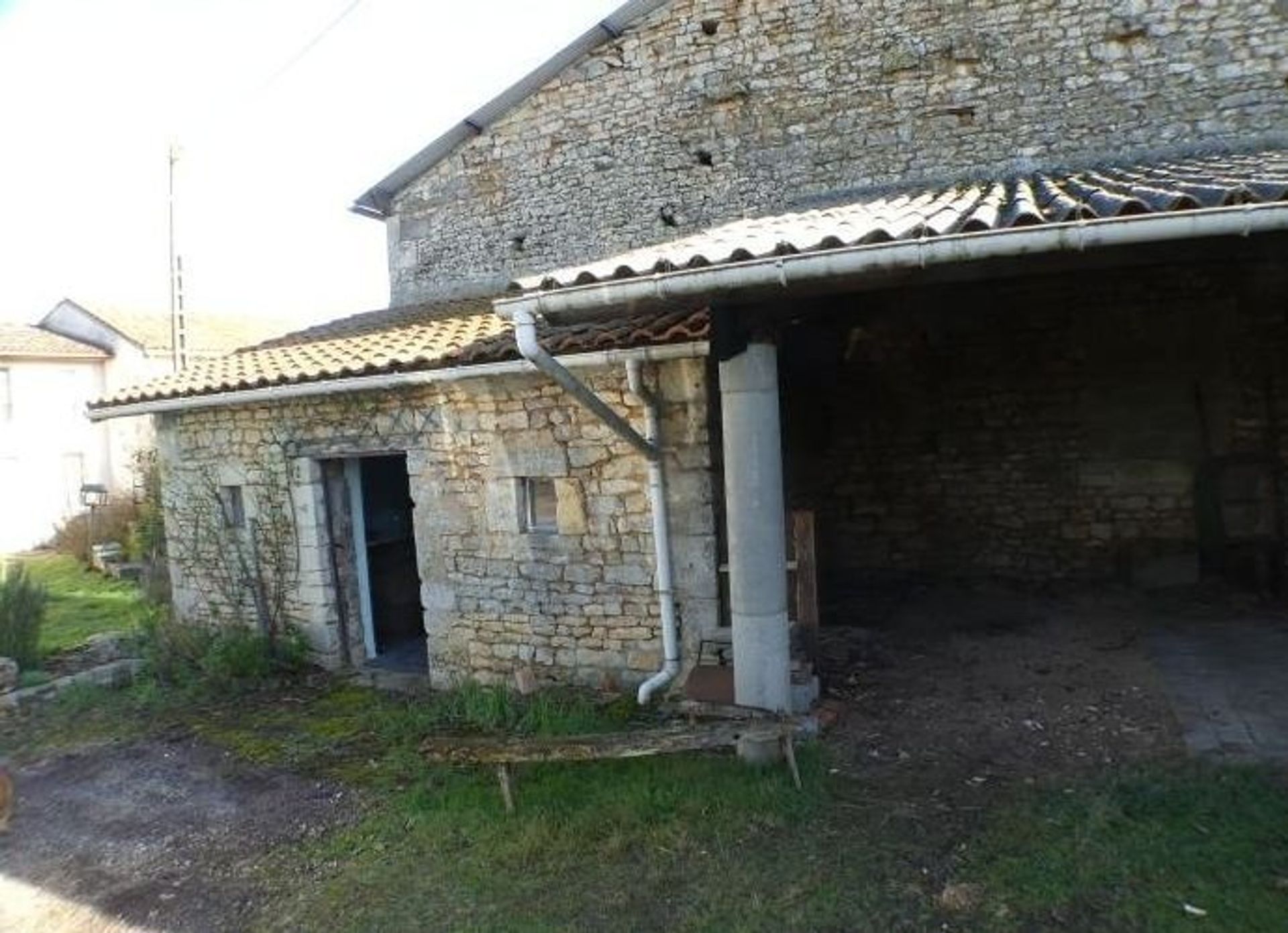 Haus im Ruffec, Nouvelle-Aquitaine 11392515