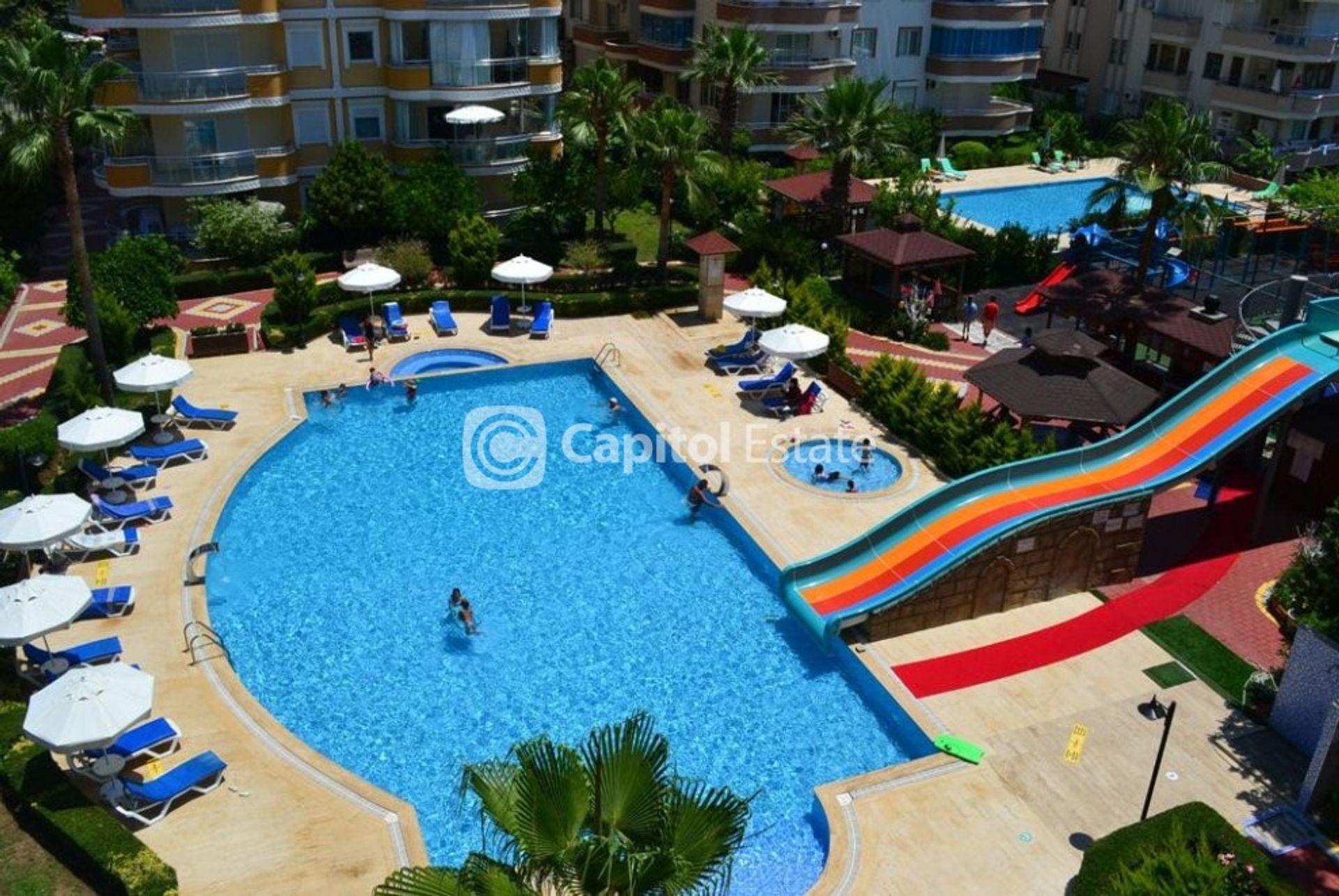 Condominio en Mahmutlar, Antalya 11393306