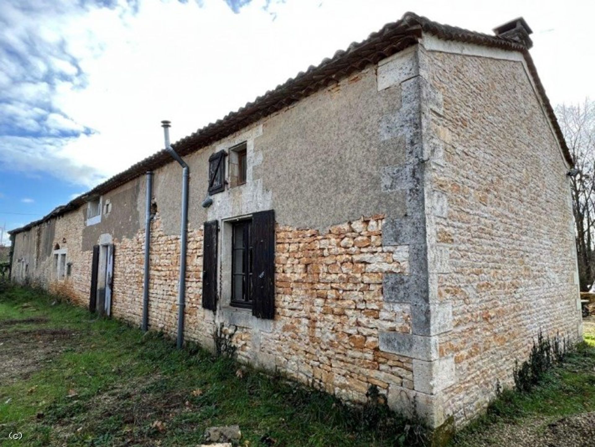 rumah dalam Mansle, Nouvelle-Aquitaine 11393357