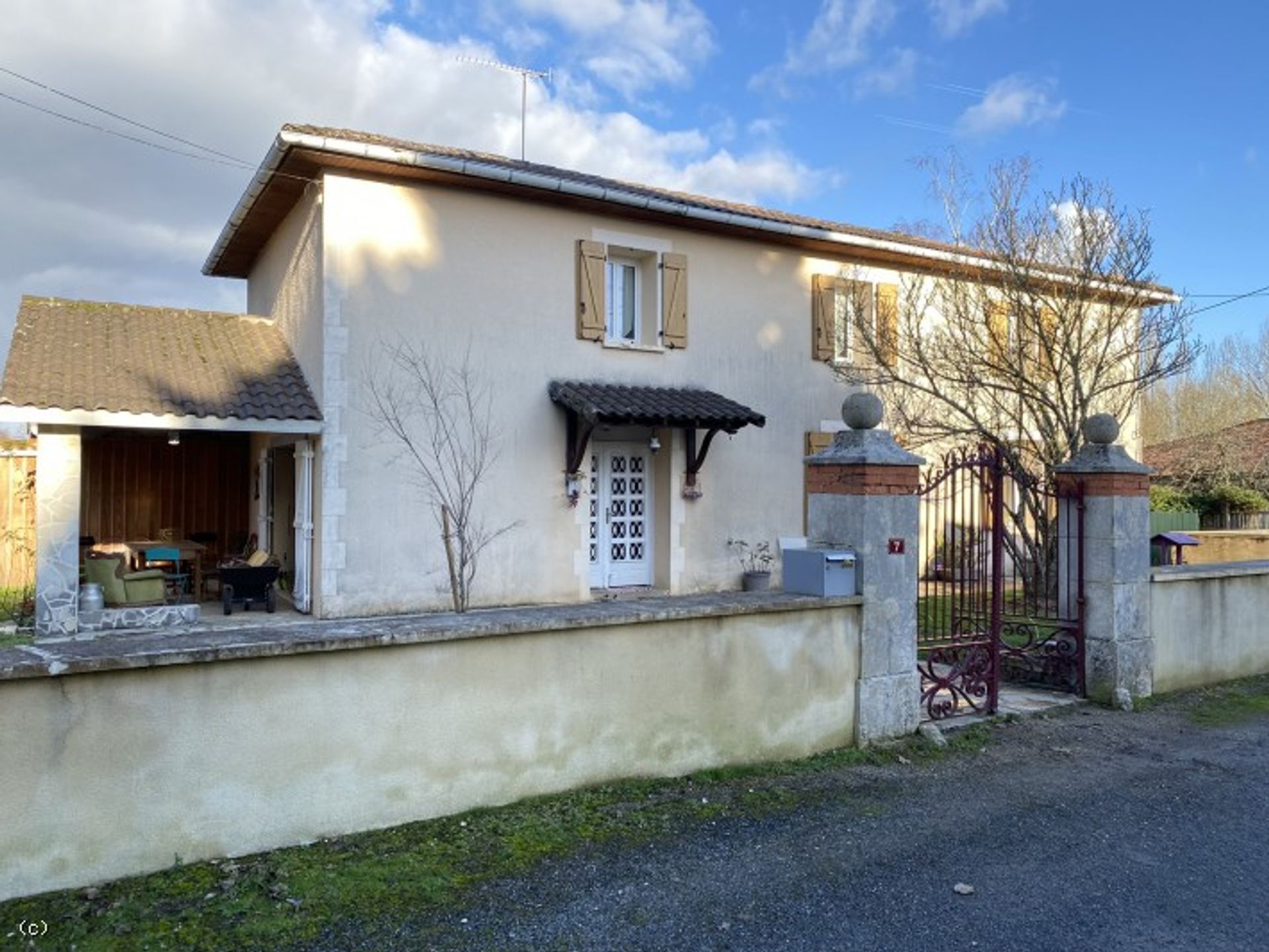 Hus i Nanteuil-en-Vallee, Nouvelle-Aquitaine 11393364