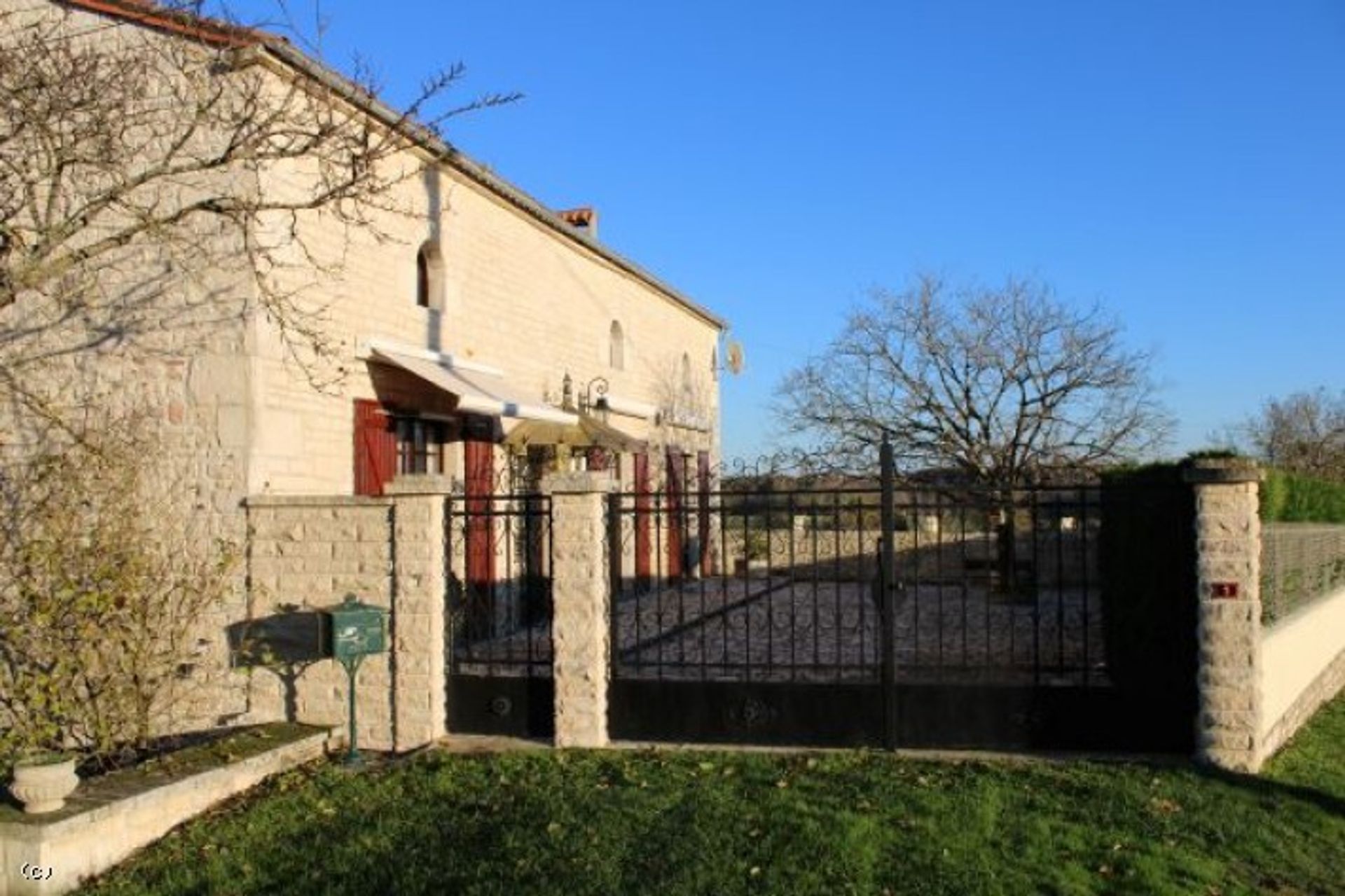 Hus i Aunac, Nouvelle-Aquitaine 11393377