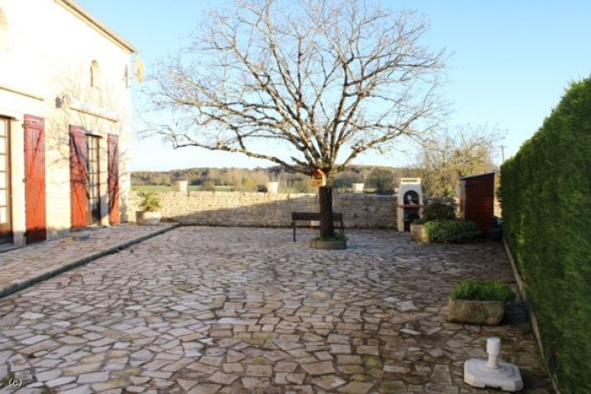 casa en Aunac-sur-Charente, Nouvelle-Aquitaine 11393377