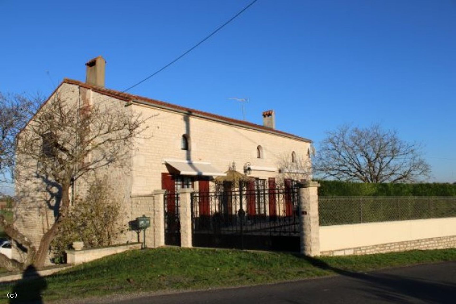 casa en Aunac-sur-Charente, Nouvelle-Aquitaine 11393377