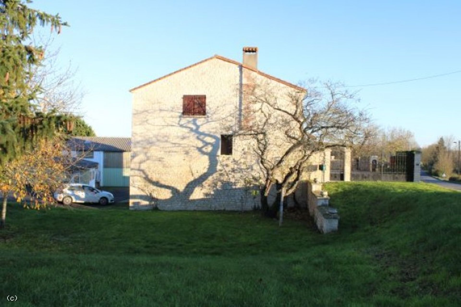 casa en Aunac-sur-Charente, Nouvelle-Aquitaine 11393377