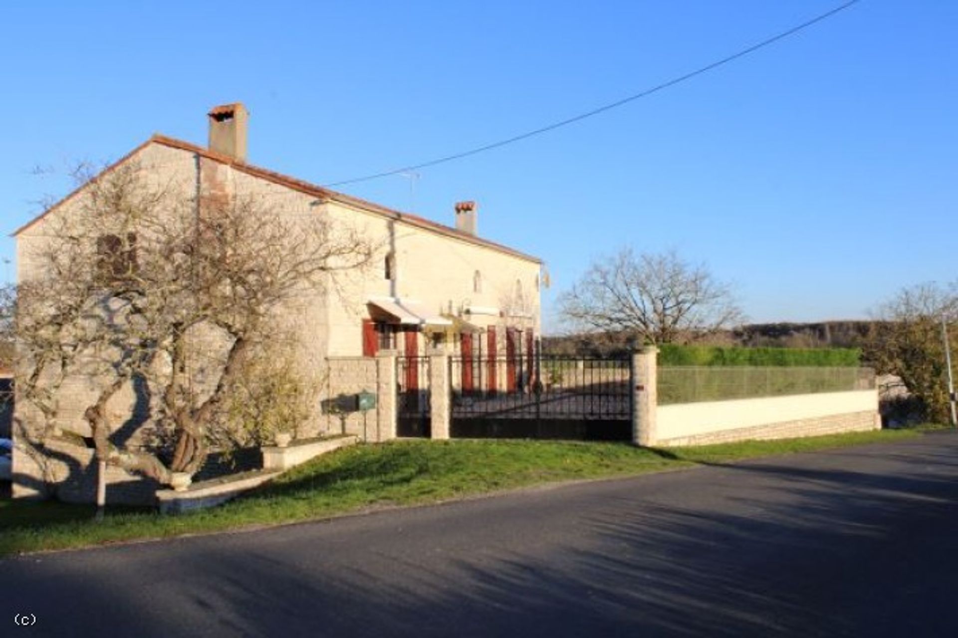 casa en Aunac-sur-Charente, Nouvelle-Aquitaine 11393377