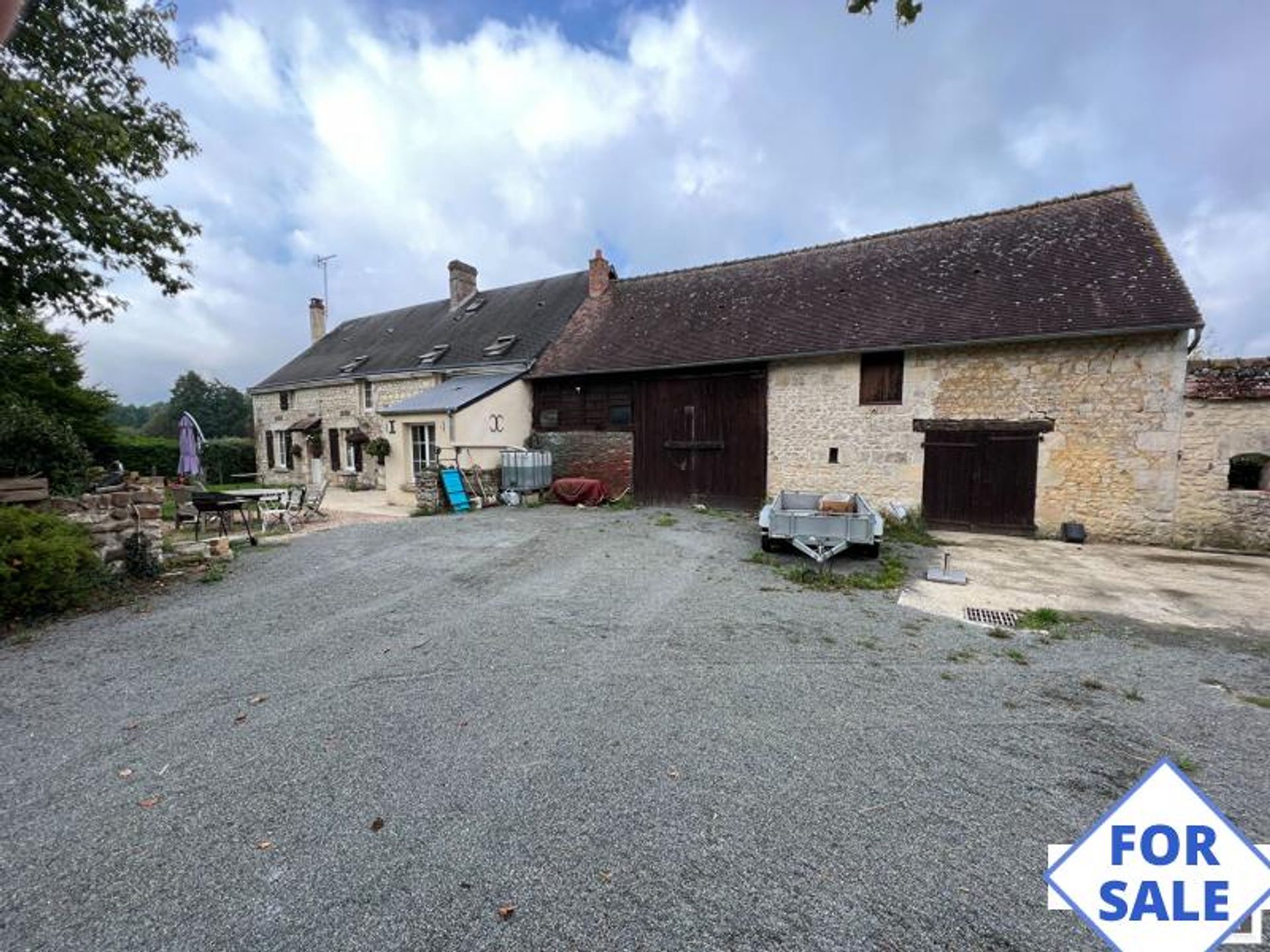 House in Louzes, Pays de la Loire 11393717