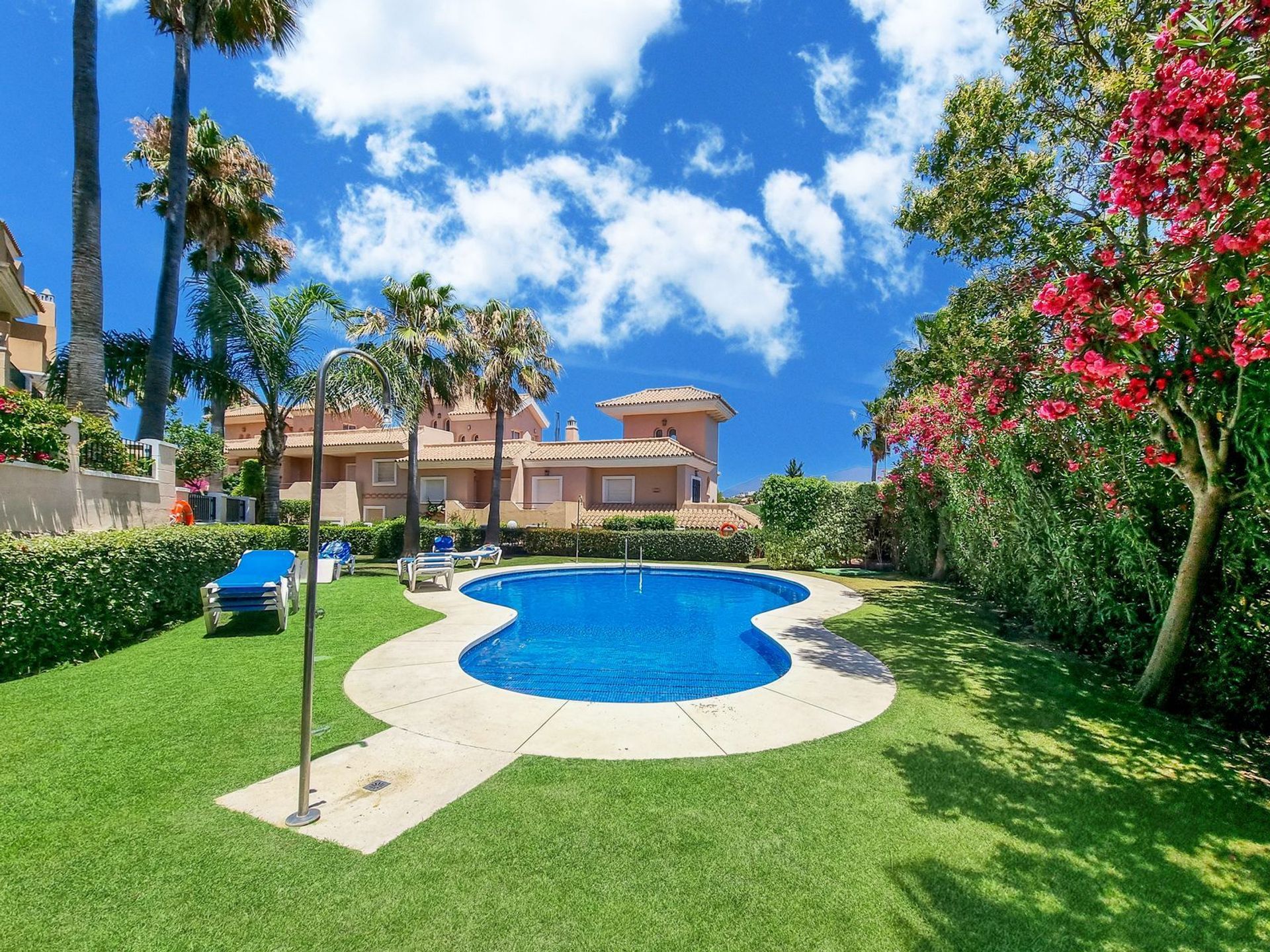 Casa nel Puerto de la Duquesa, Andalusia 11394399