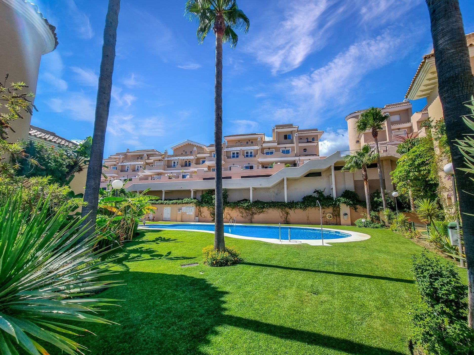 Casa nel Puerto de la Duquesa, Andalusia 11394399