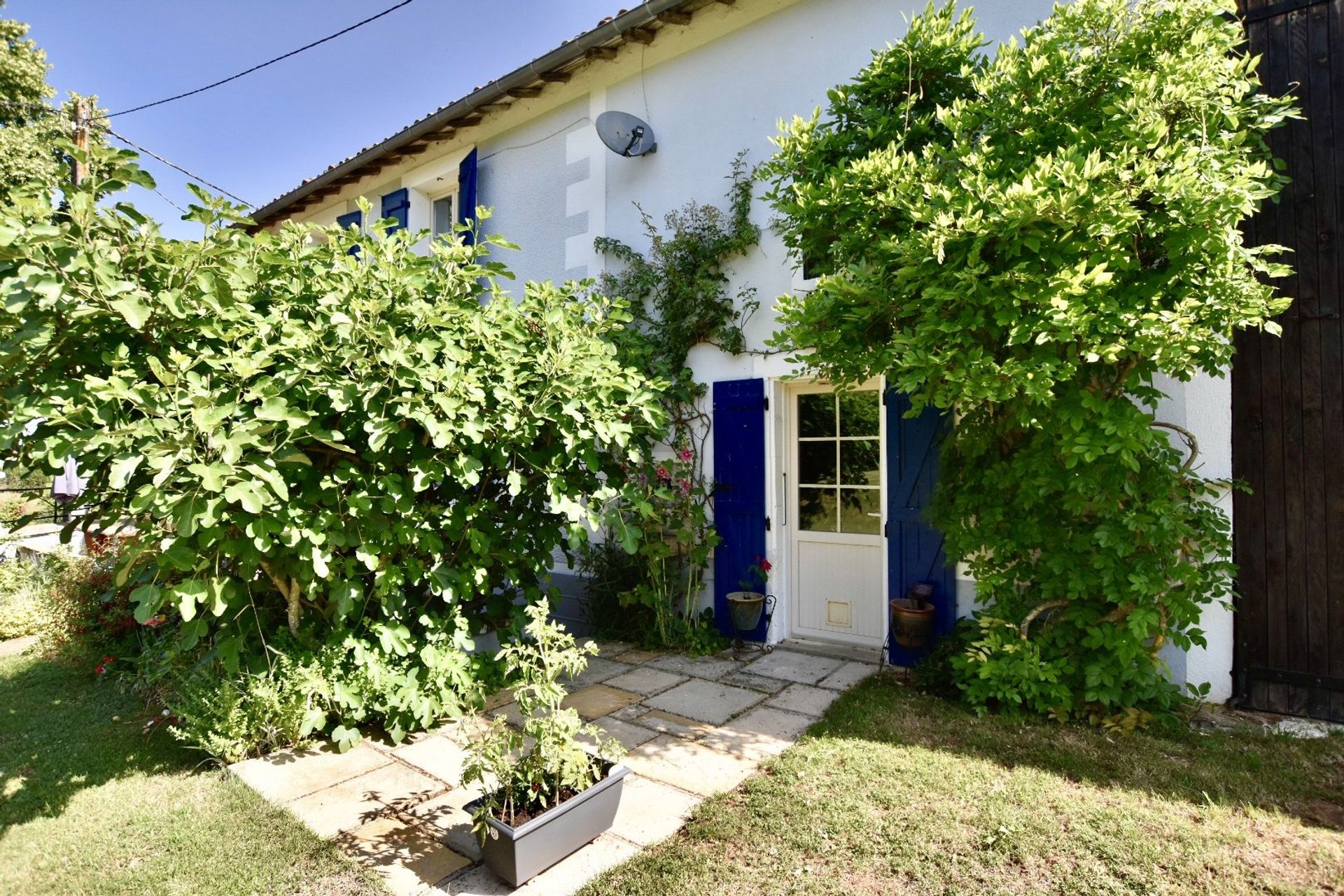 Кондоминиум в Lezay, Nouvelle-Aquitaine 11394622