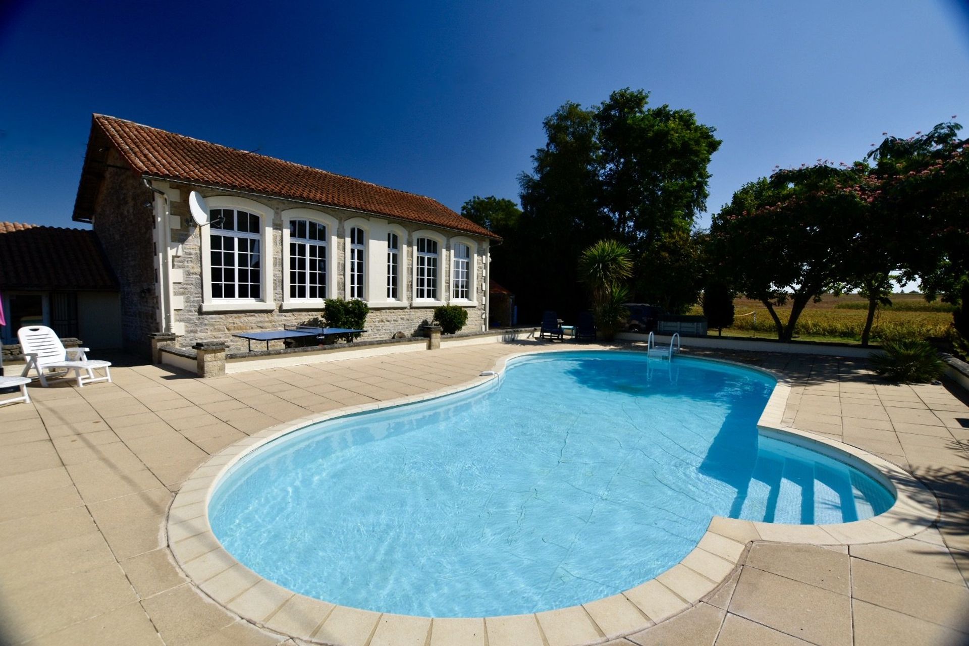 Huis in Lezay, Nouvelle-Aquitaine 11394632