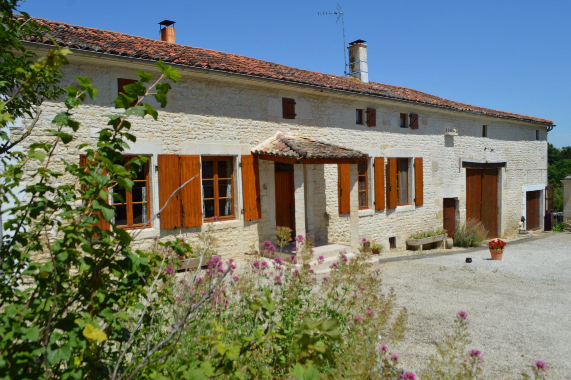 Haus im Ruffec, Nouvelle-Aquitaine 11394641