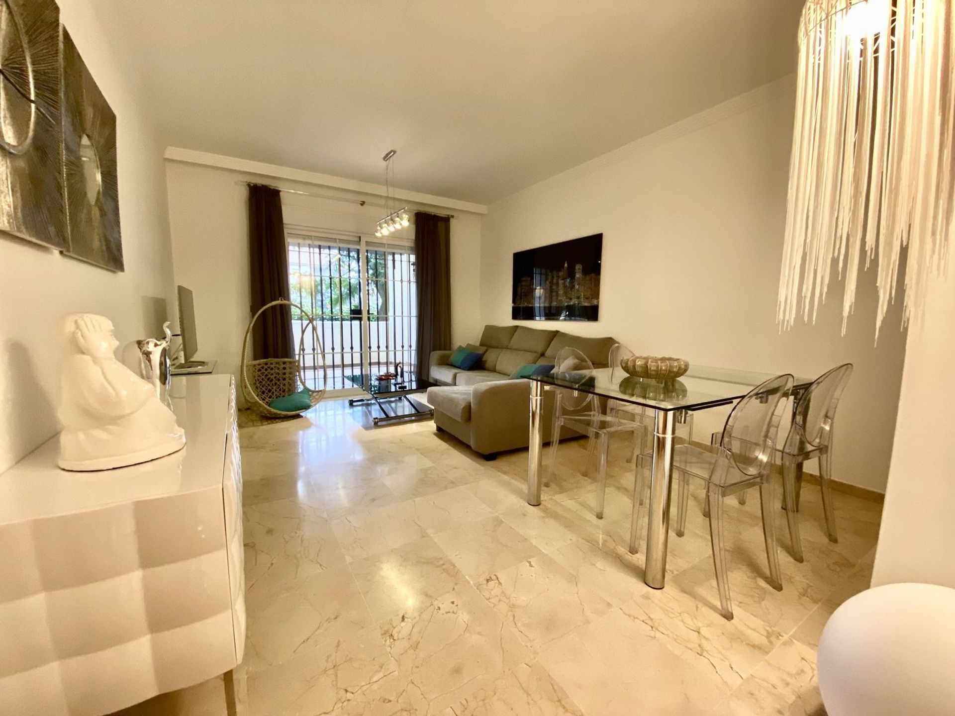 Condominio en Castillo de Sabinillas, Andalucía 11394704