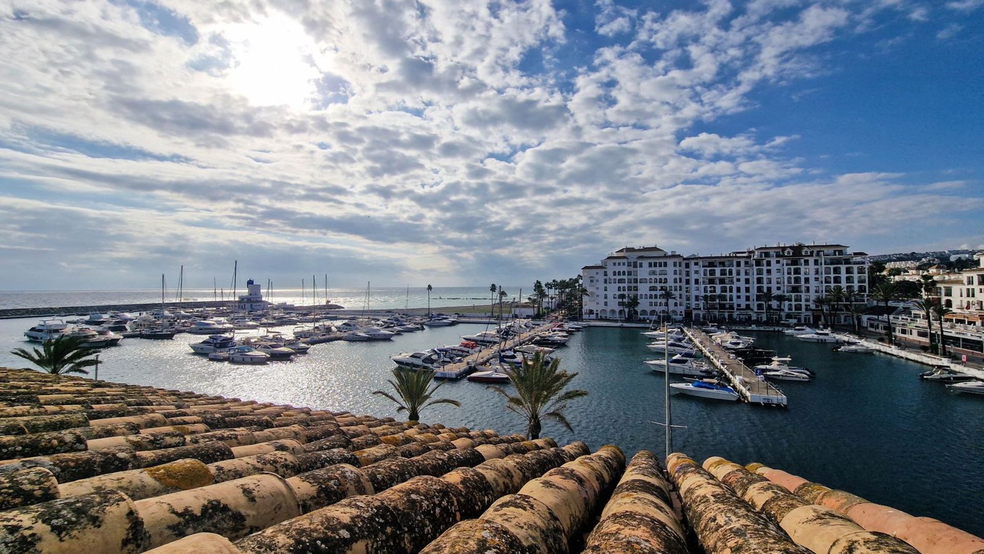 loger dans Puerto de la Duquesa, Andalusia 11394773