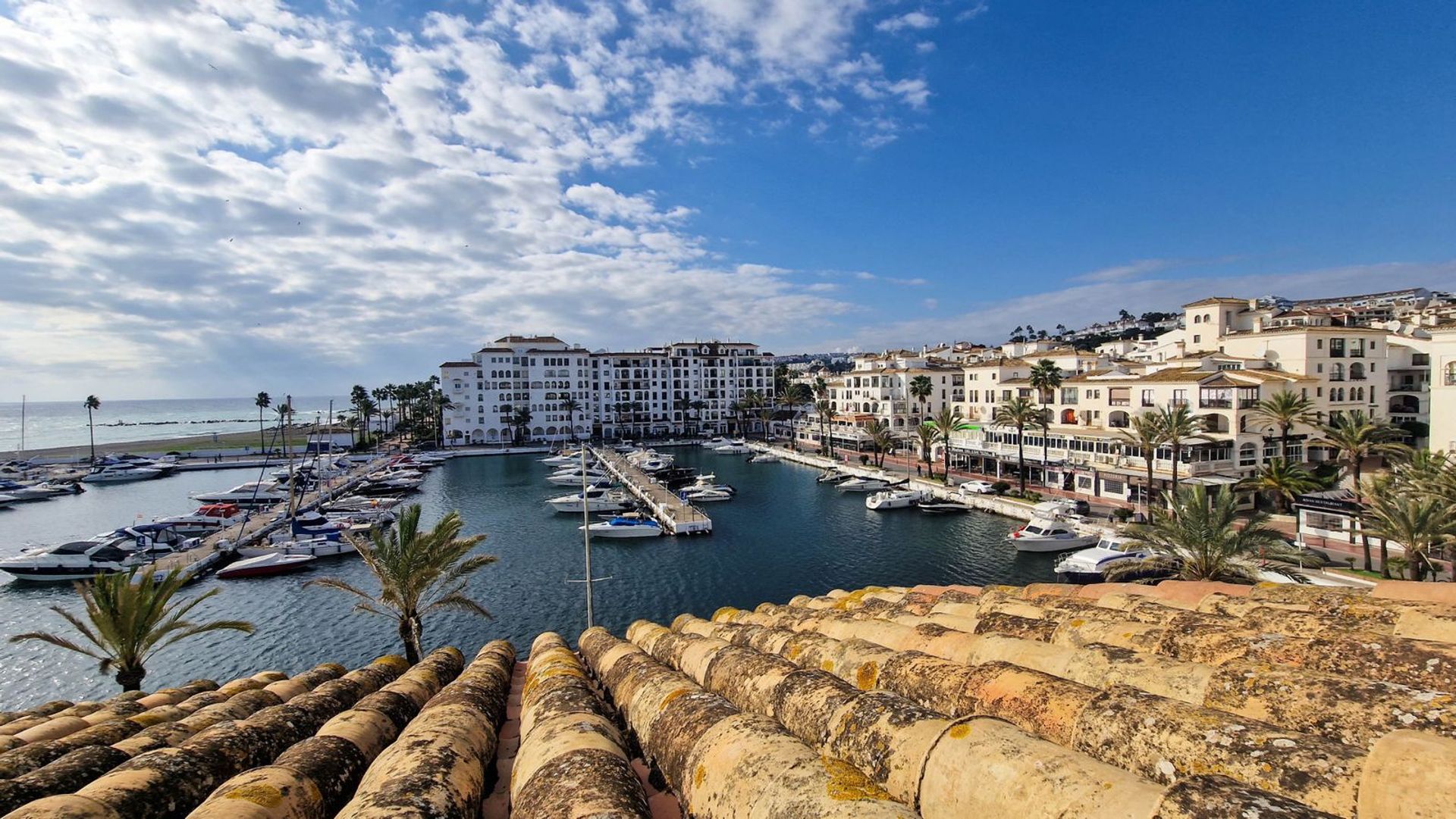 loger dans Puerto de la Duquesa, Andalusia 11394773