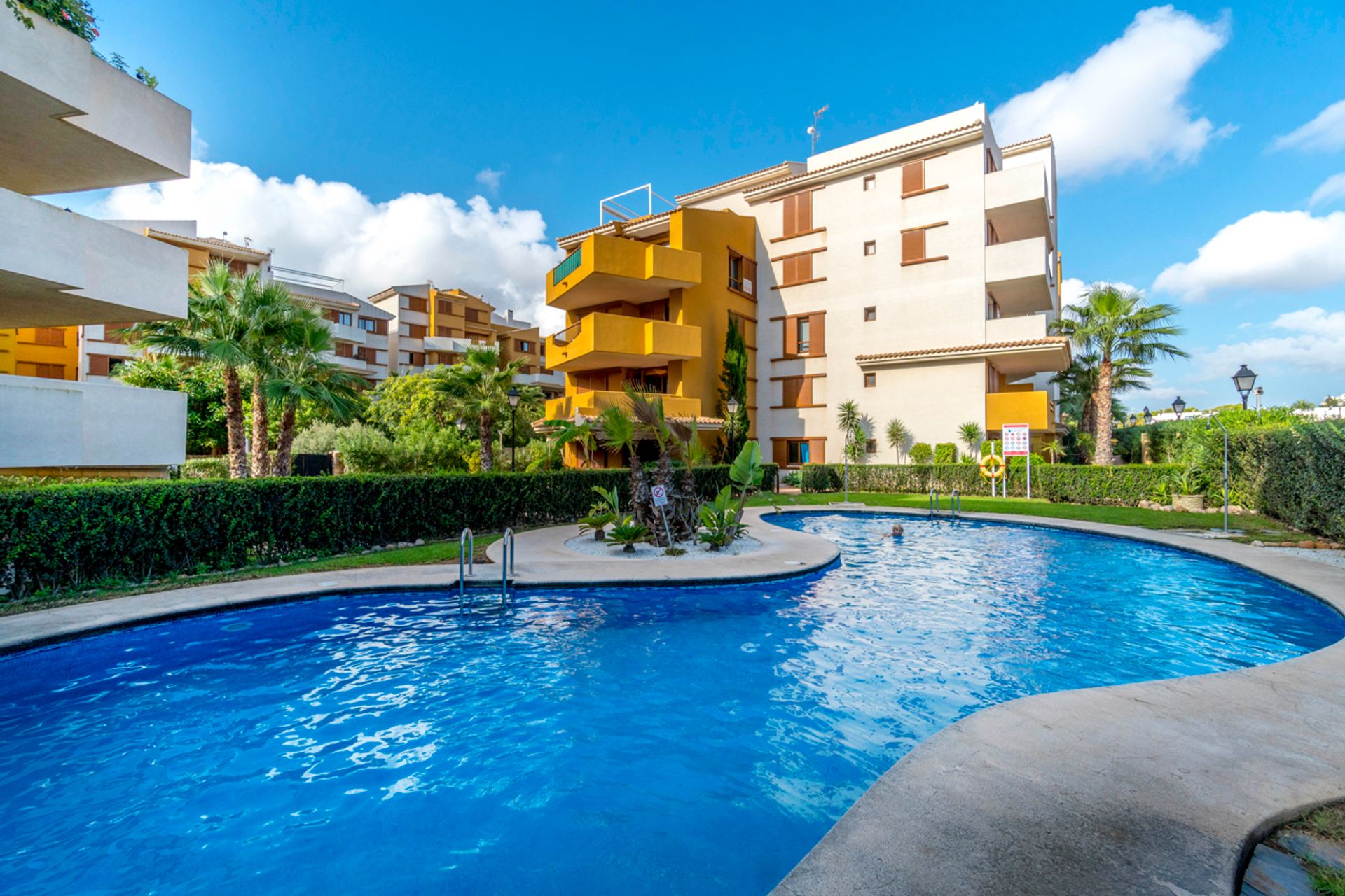 Condominium in Torrevieja, Valencia 11395699