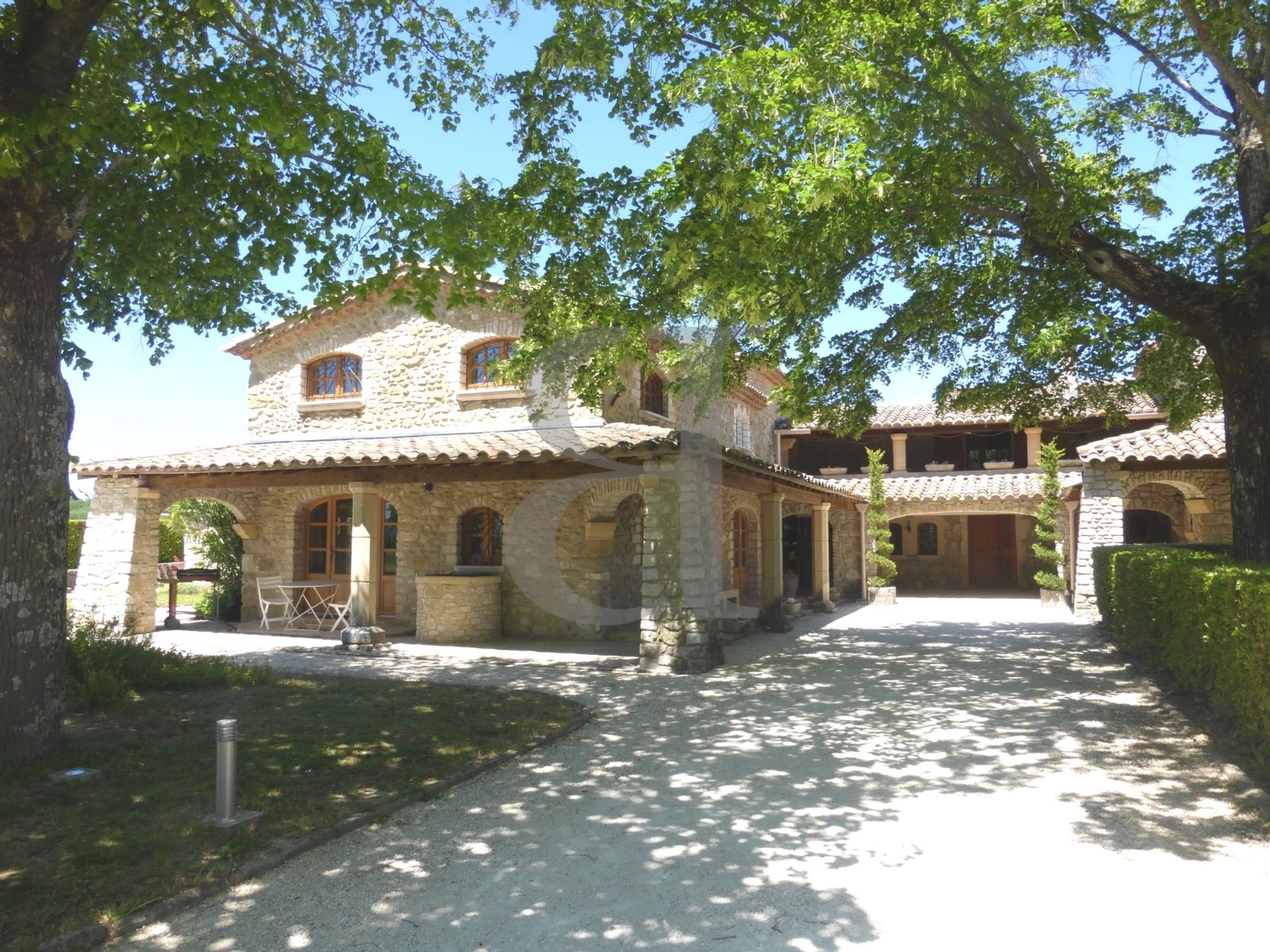 Haus im La Begude-de-Mazenc, Auvergne-Rhone-Alpes 11395772