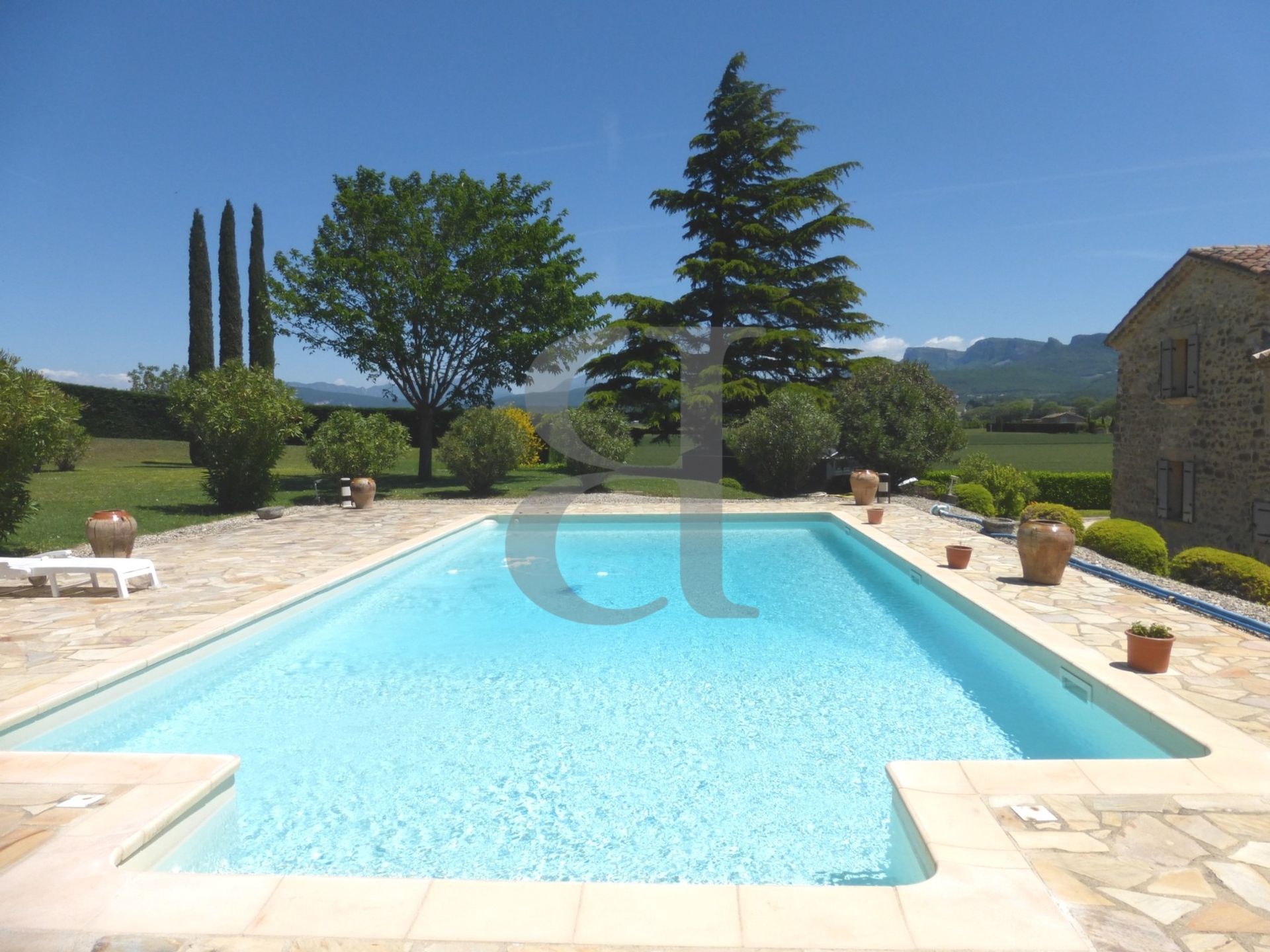 casa no La Begude-de-Mazenc, Auvergne-Rhone-Alpes 11395772