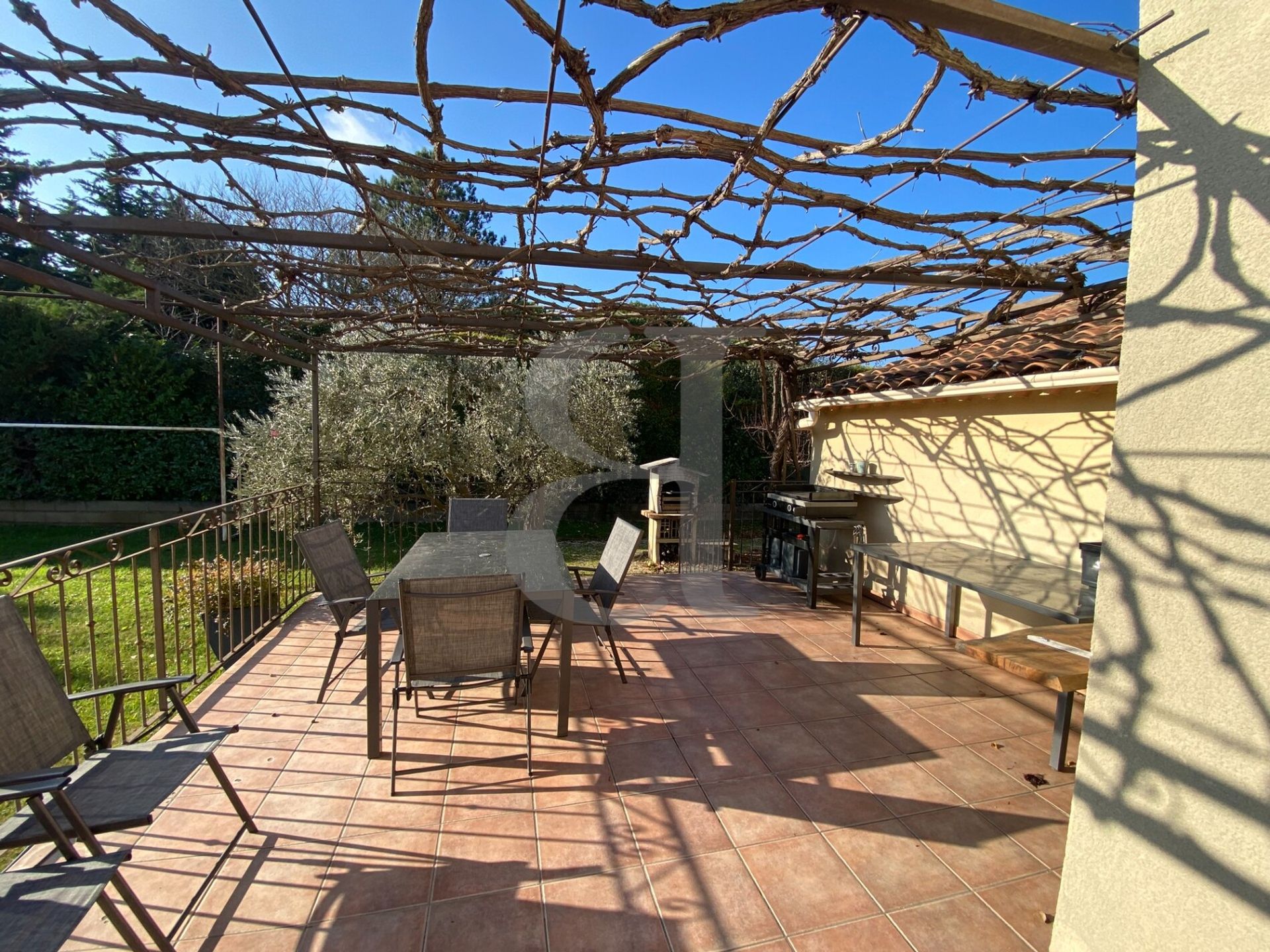 Huis in L'Isle-sur-la-Sorgue, Provence-Alpes-Côte d'Azur 11395787