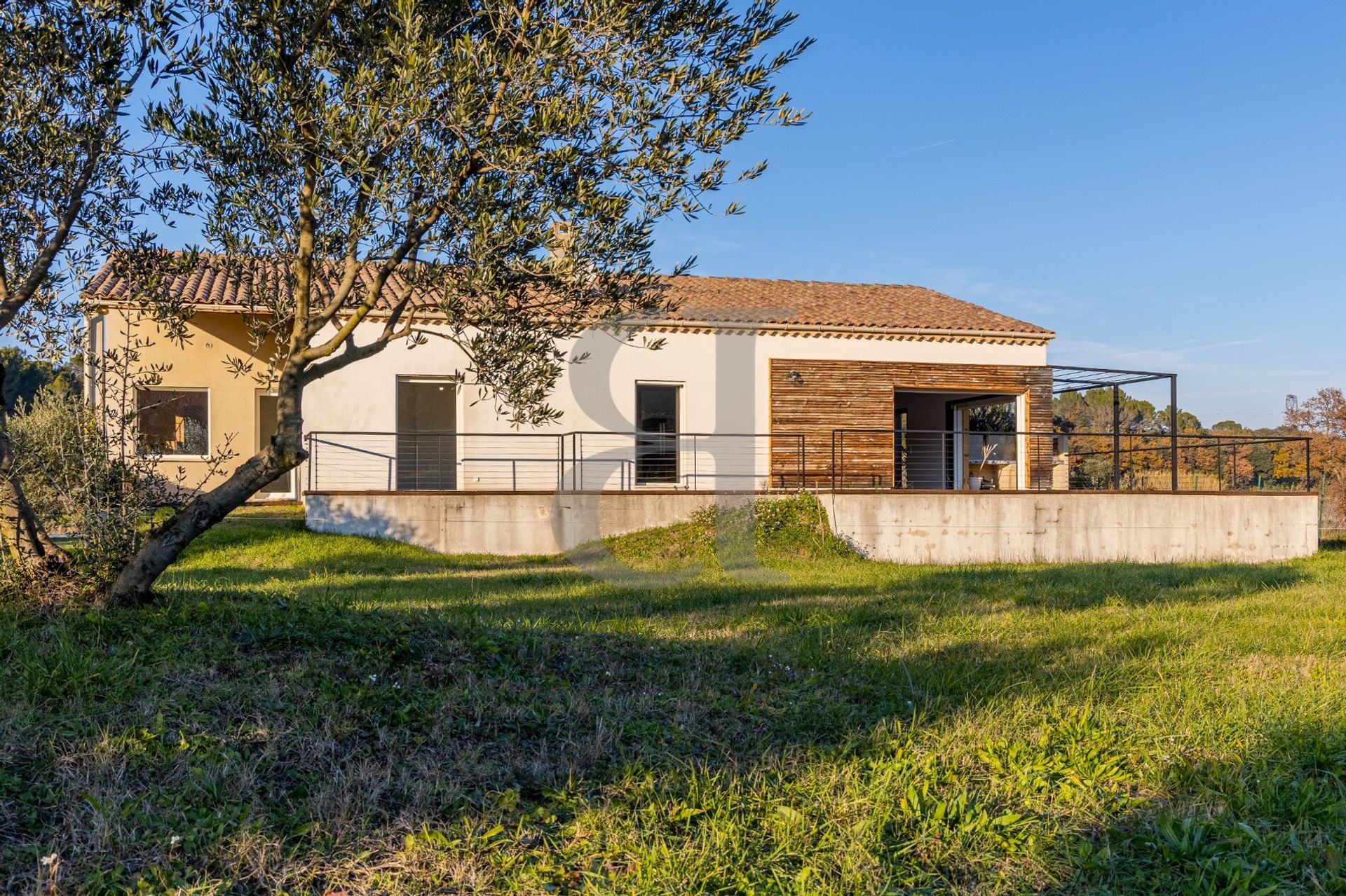 Hus i Sainte-Cecile-les-Vignes, Provence-Alpes-Cote d'Azur 11395789